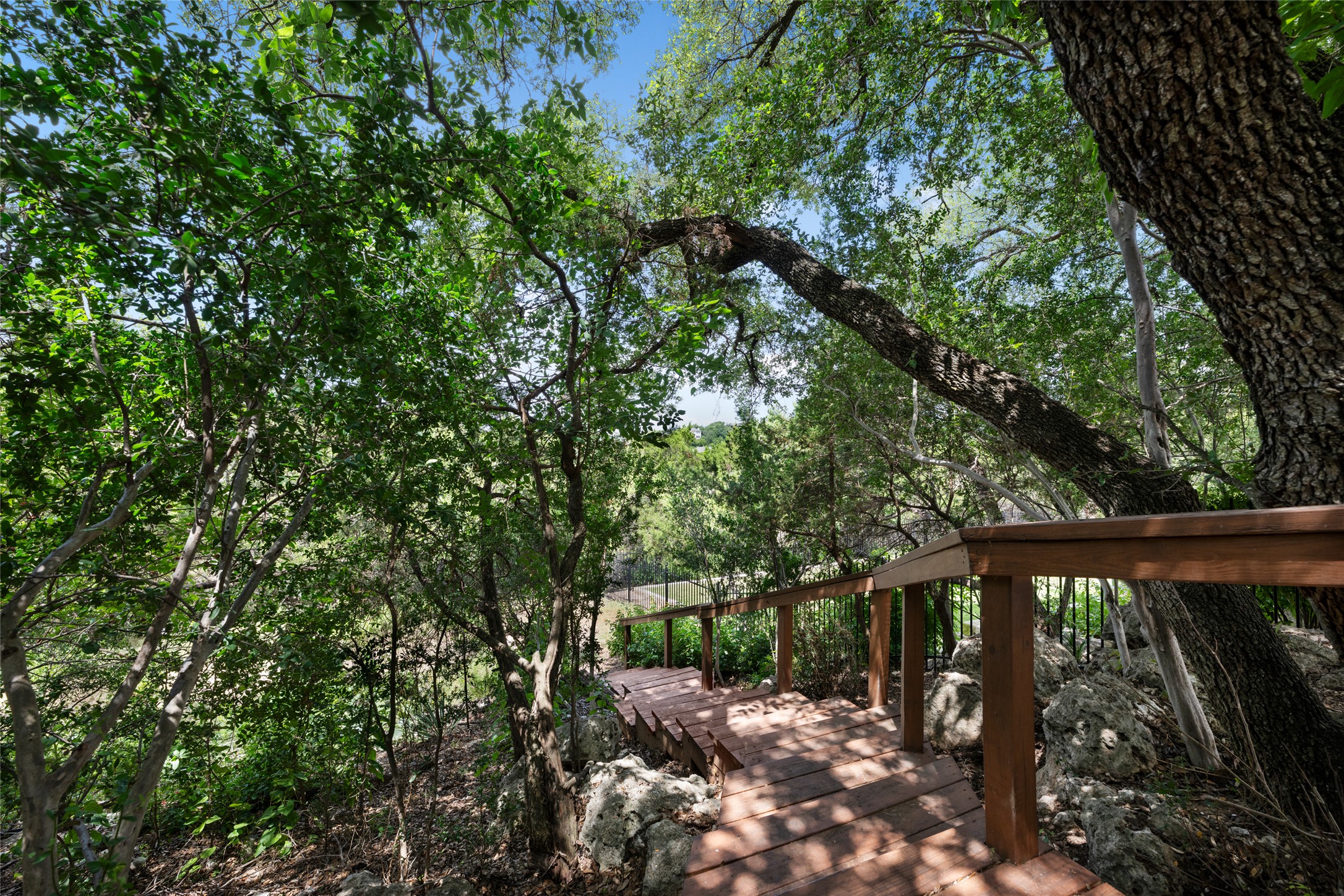 main property photo 32
