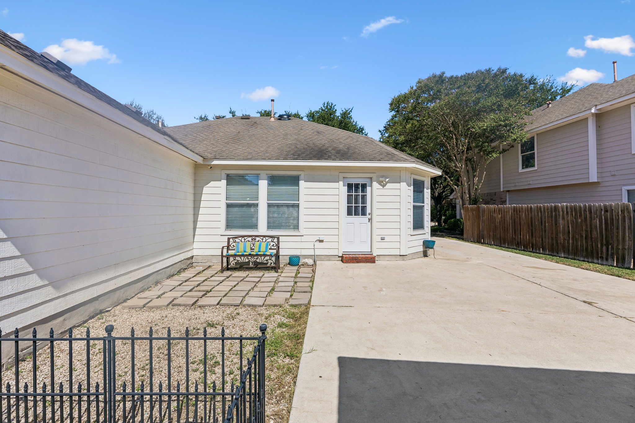 main property photo 33