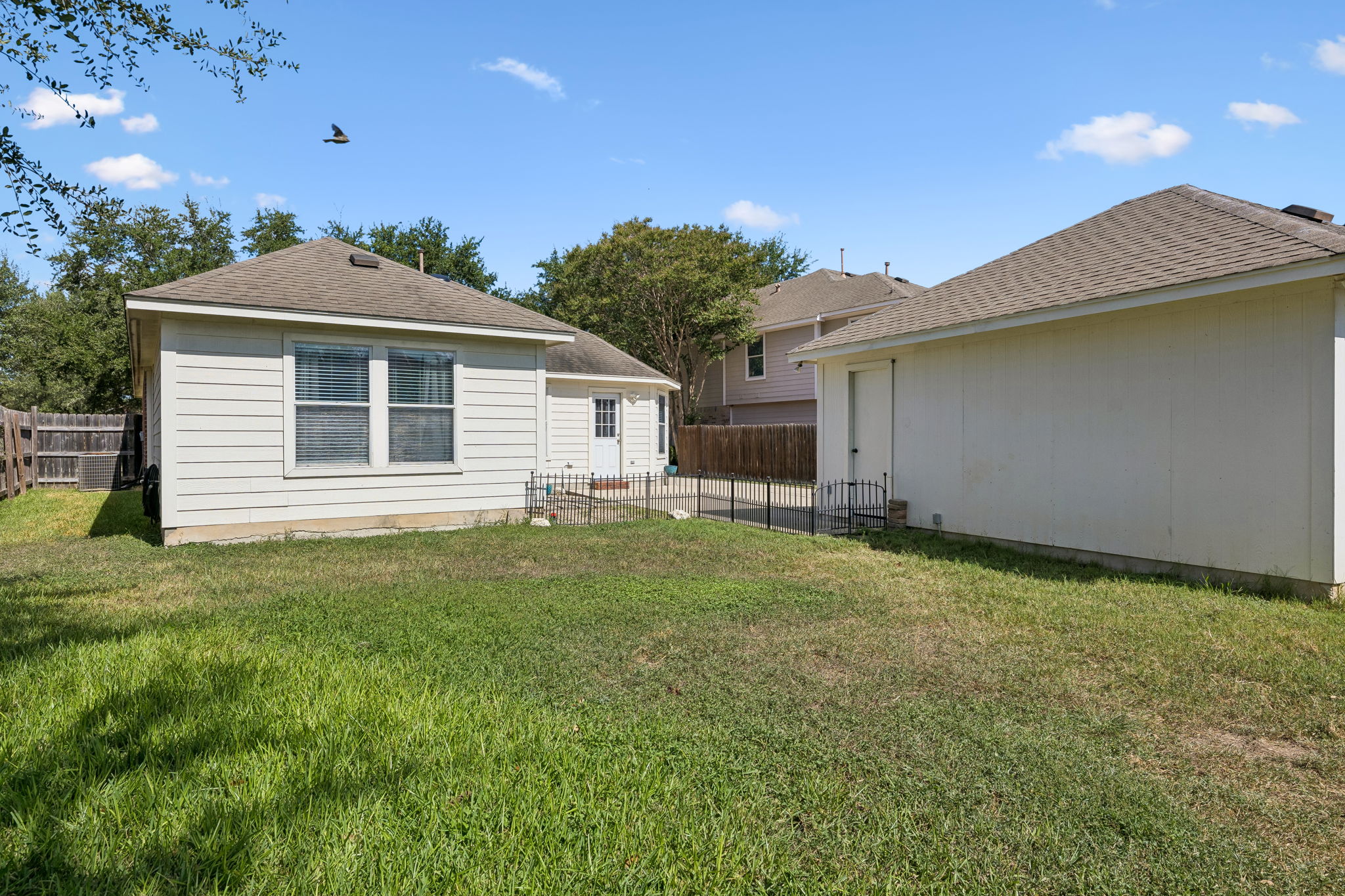 main property photo 5