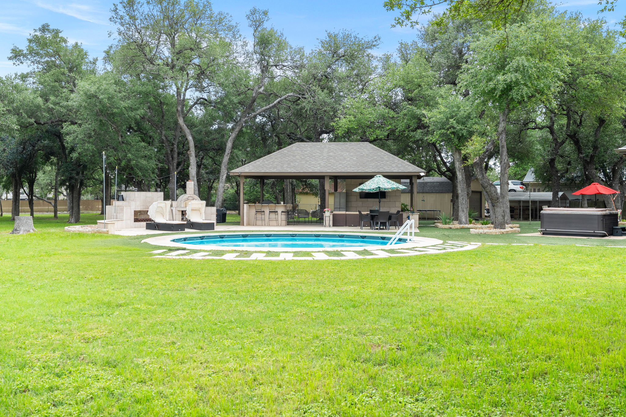 main property photo 18