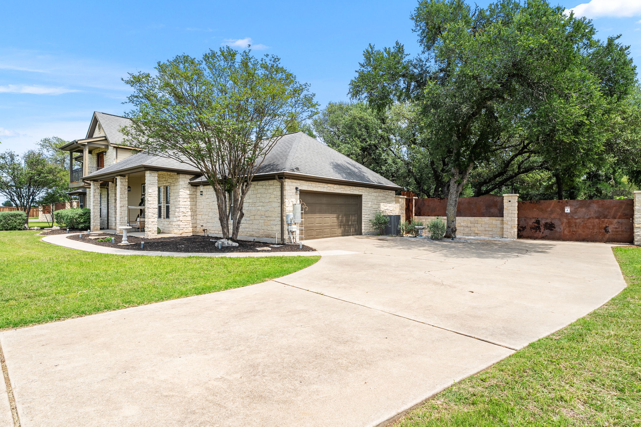 main property photo 29