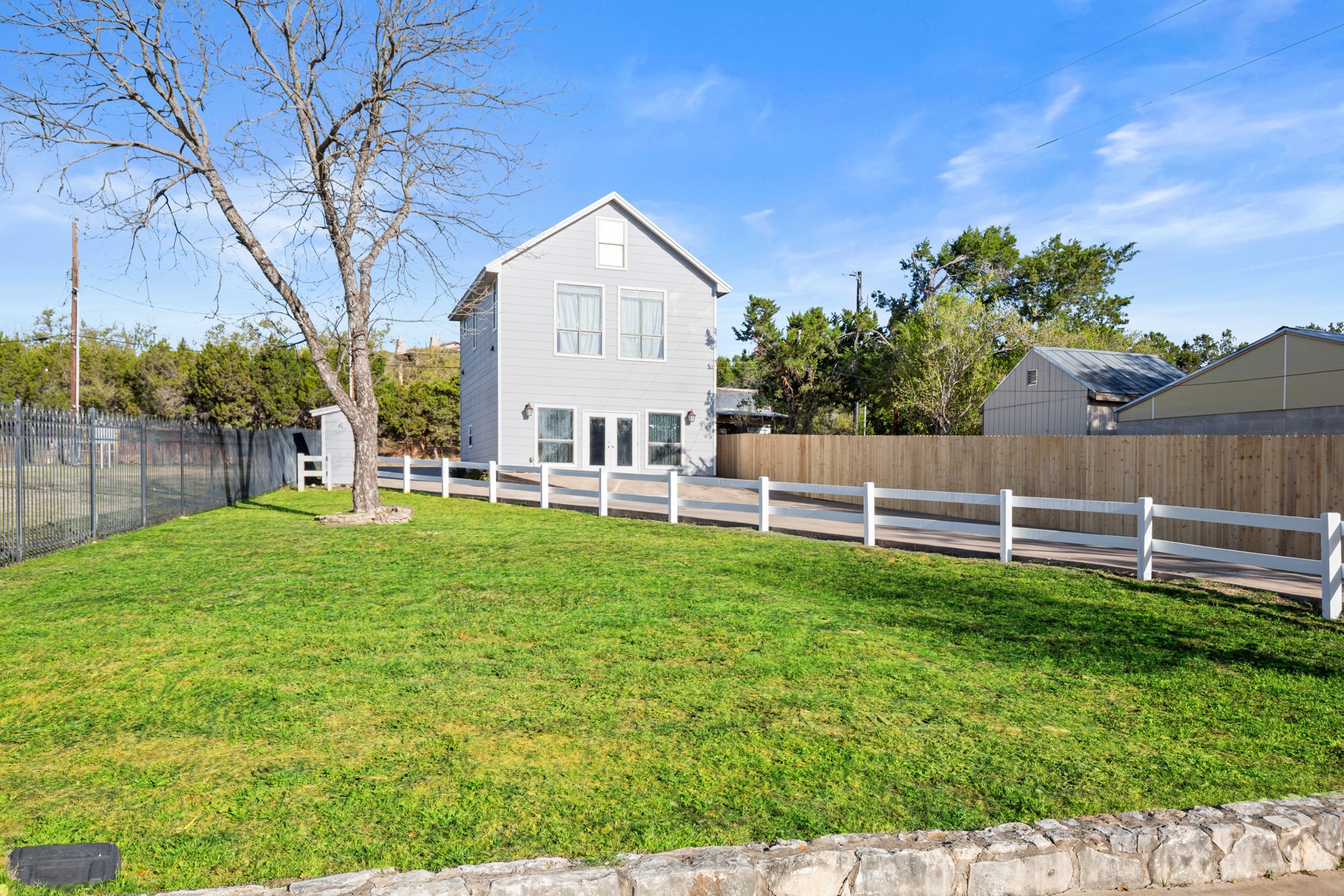 main property photo 6