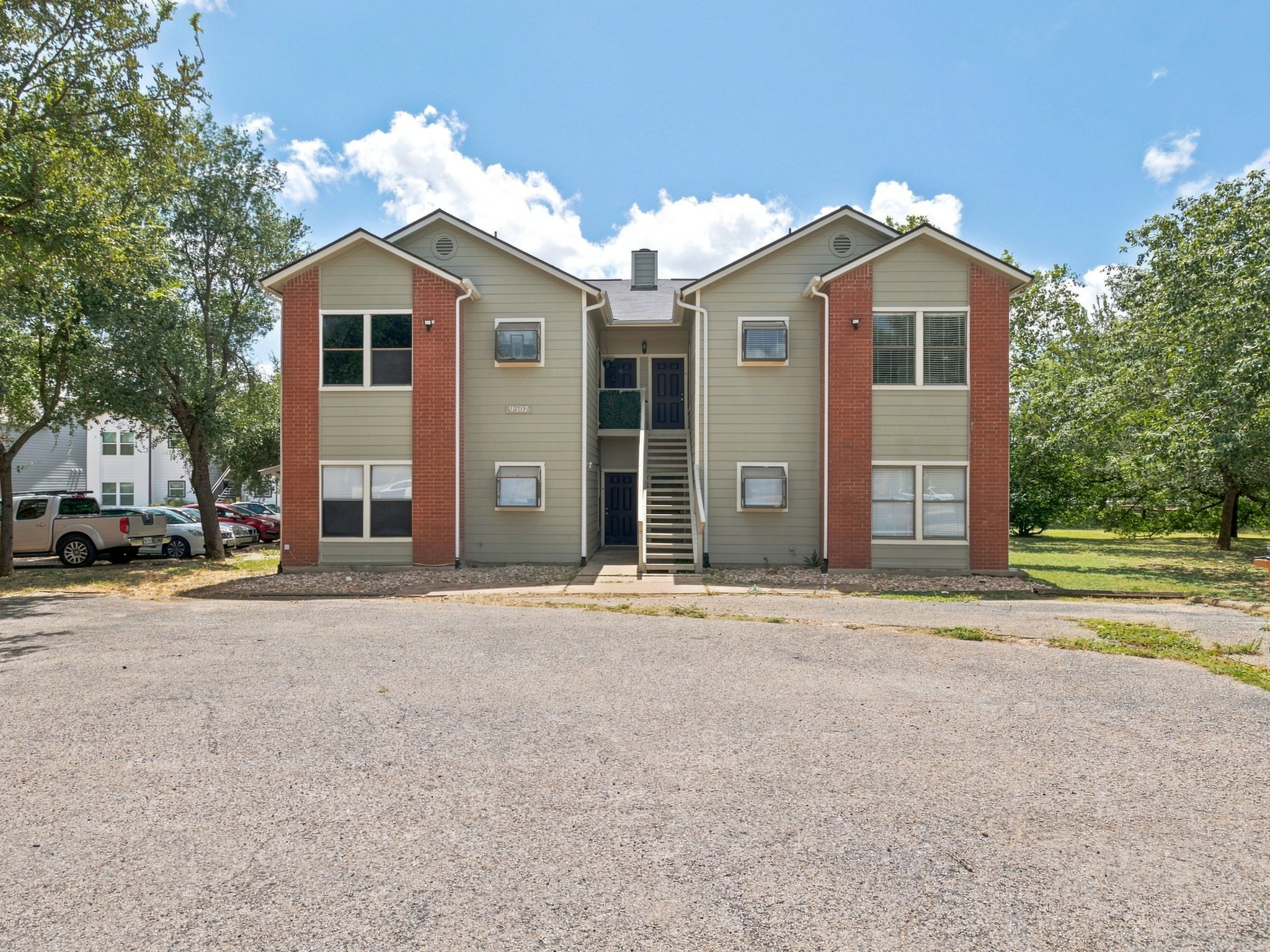 main property photo 28