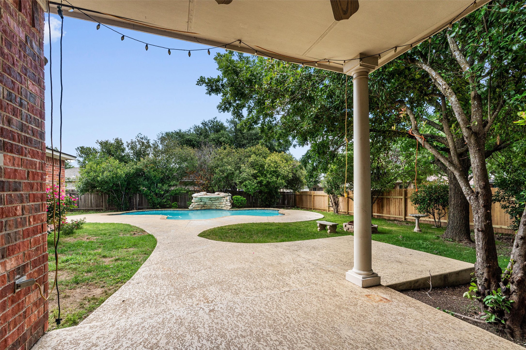 main property photo 30