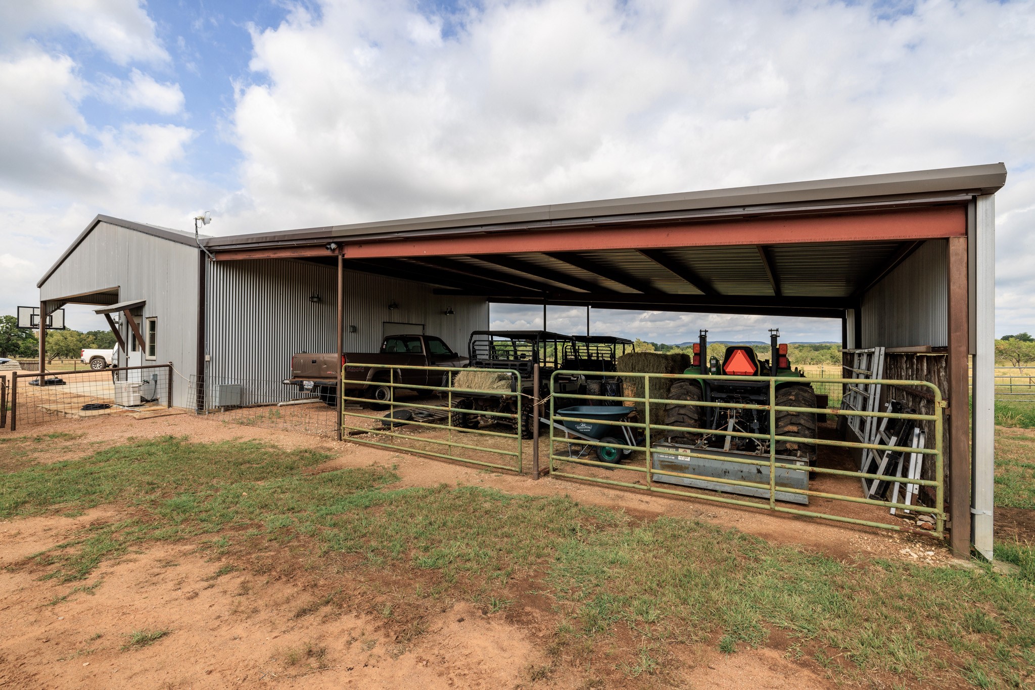 main property photo 26