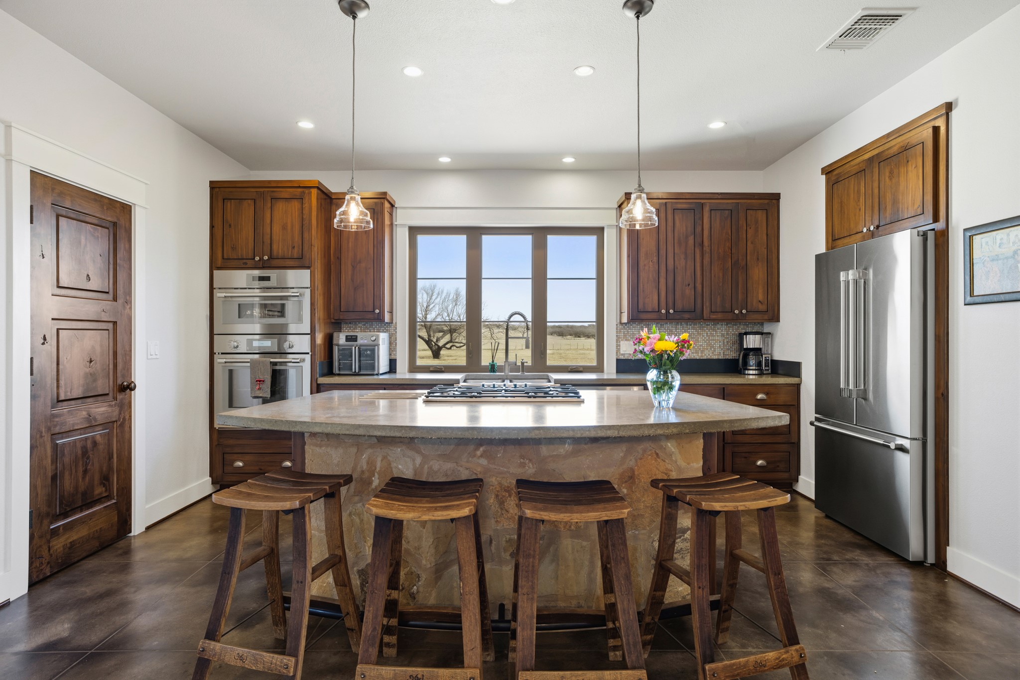 main property photo 7