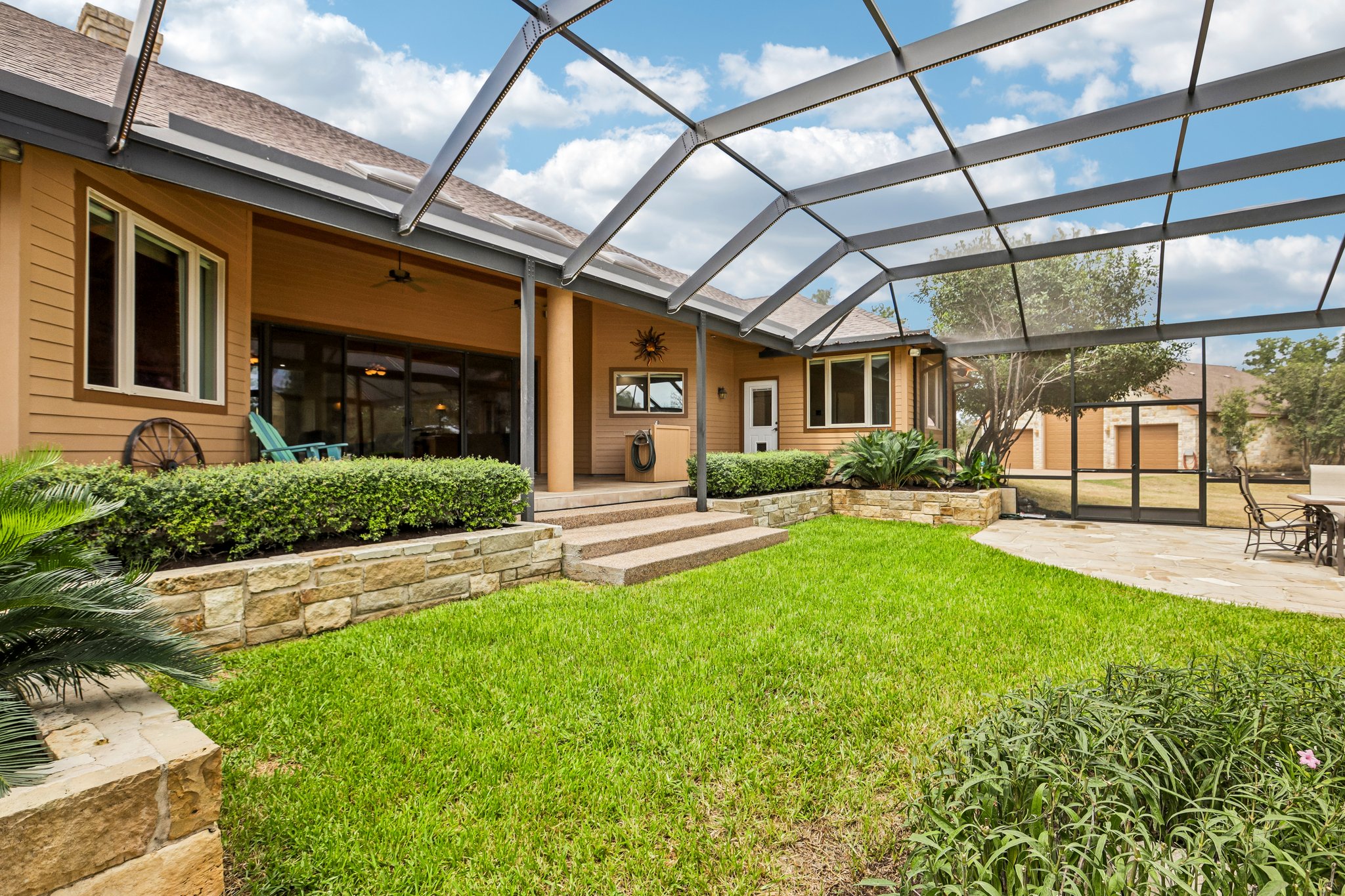 main property photo 23