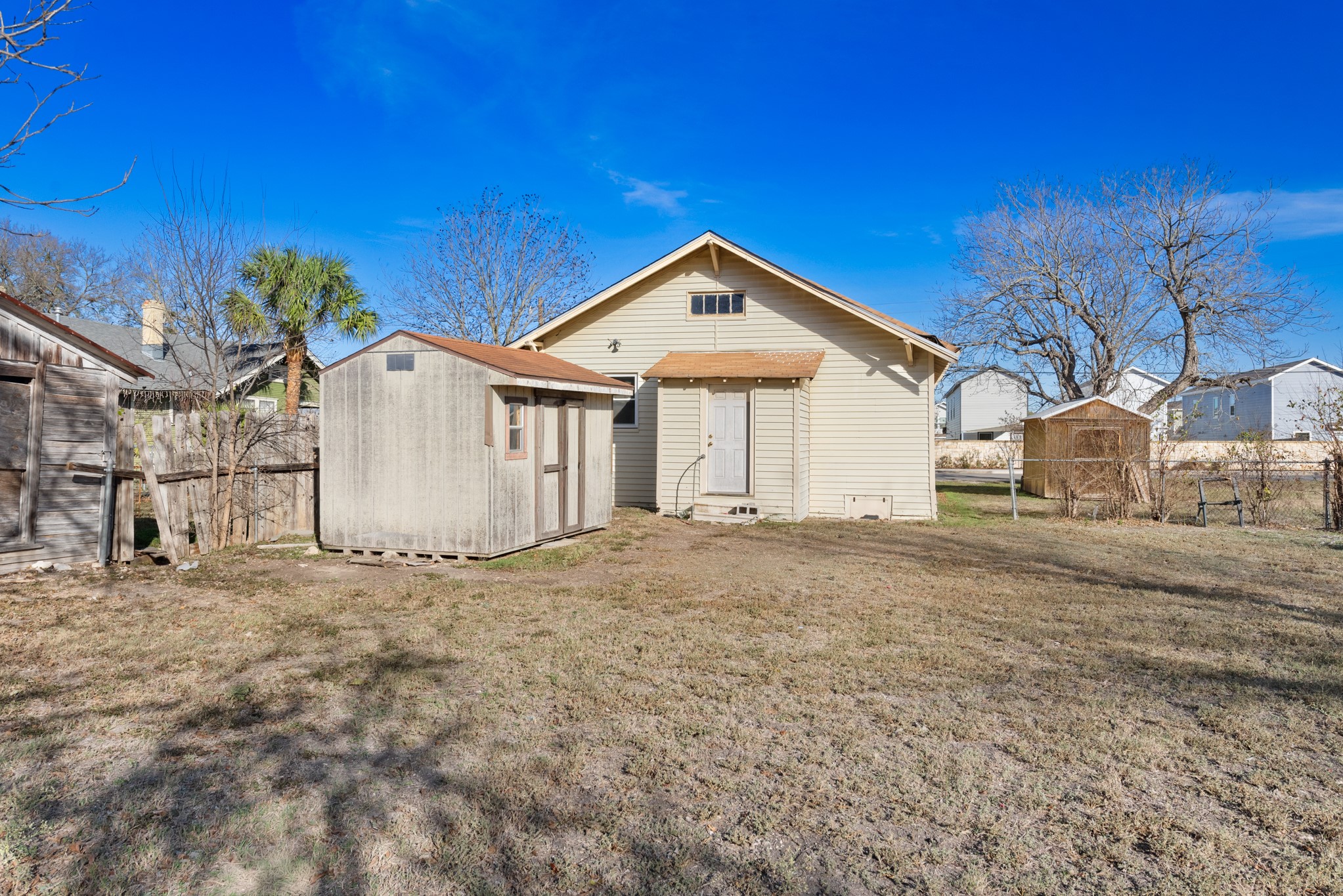 main property photo 11