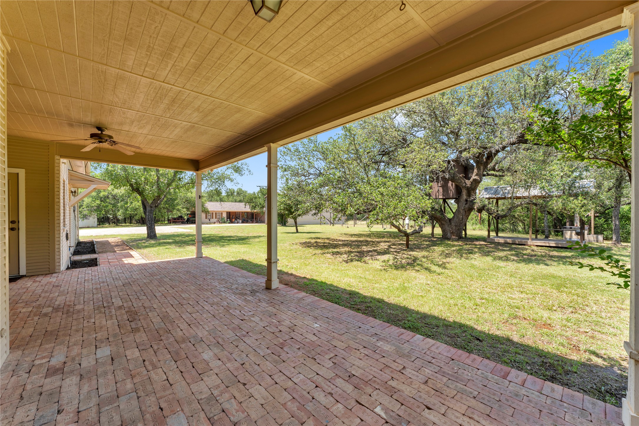 main property photo 27