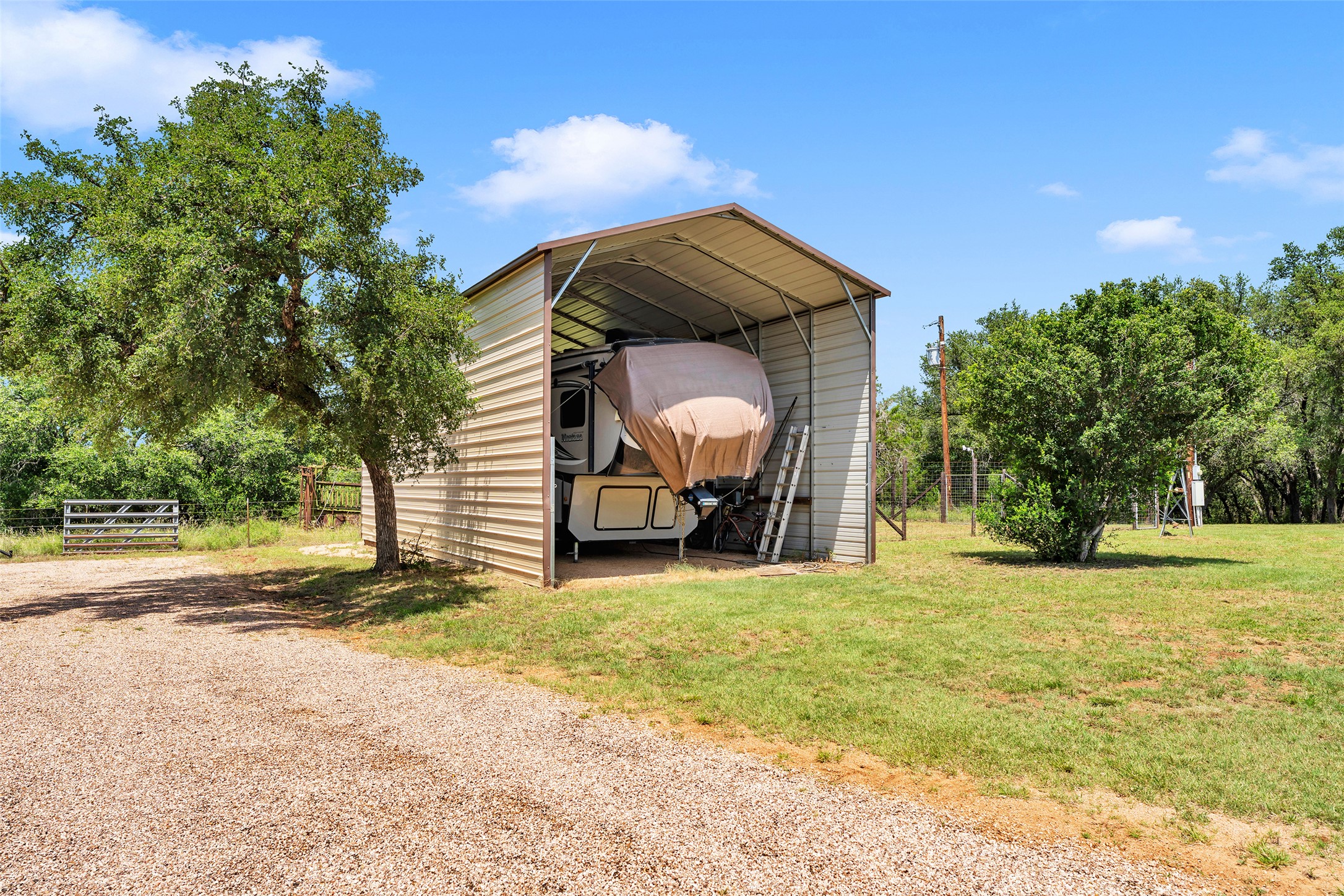main property photo 31