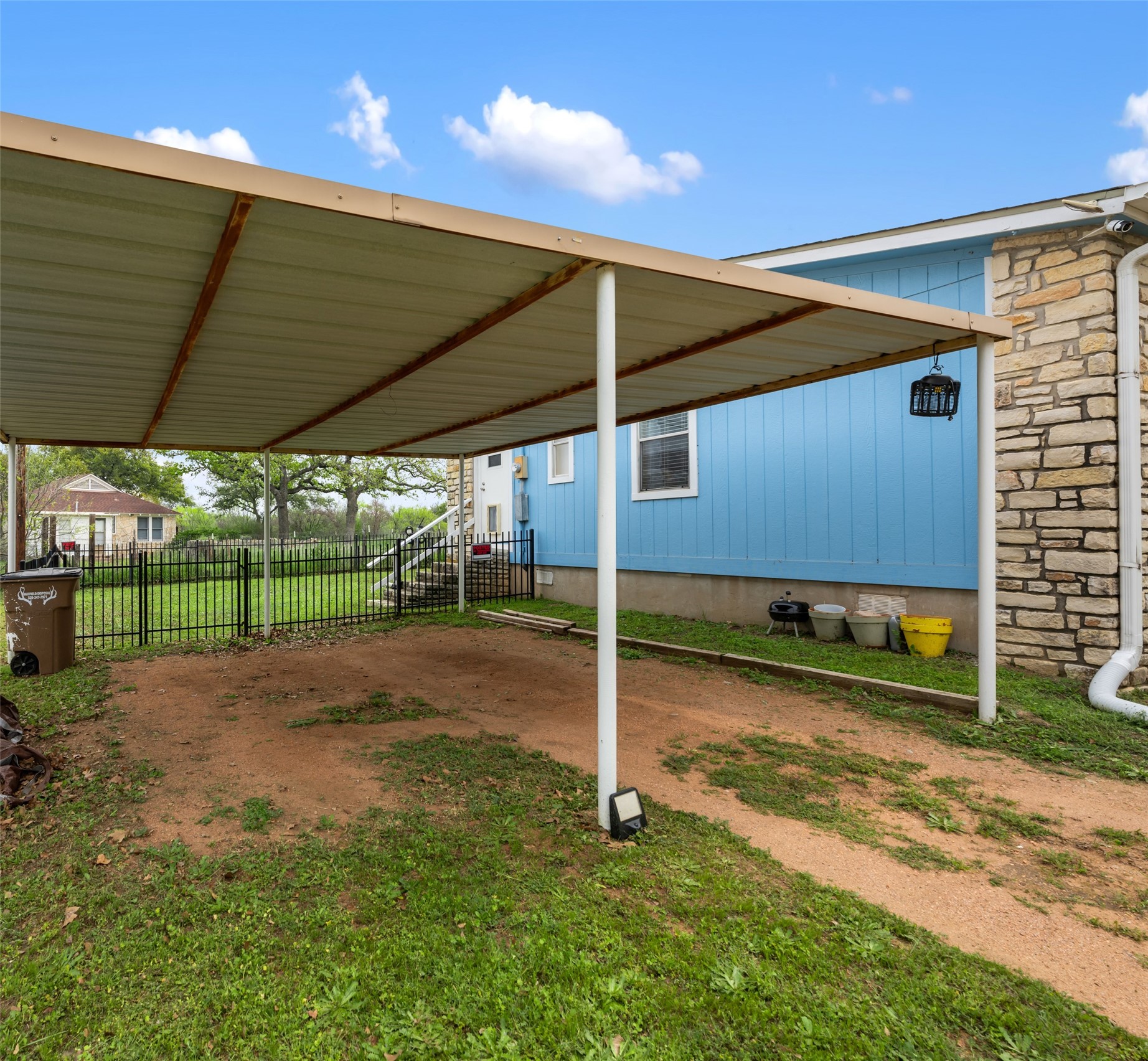 main property photo 14