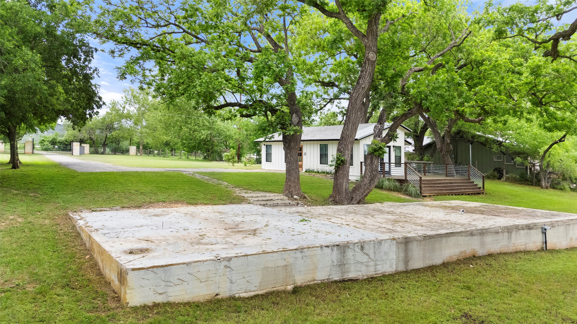 main property photo 19