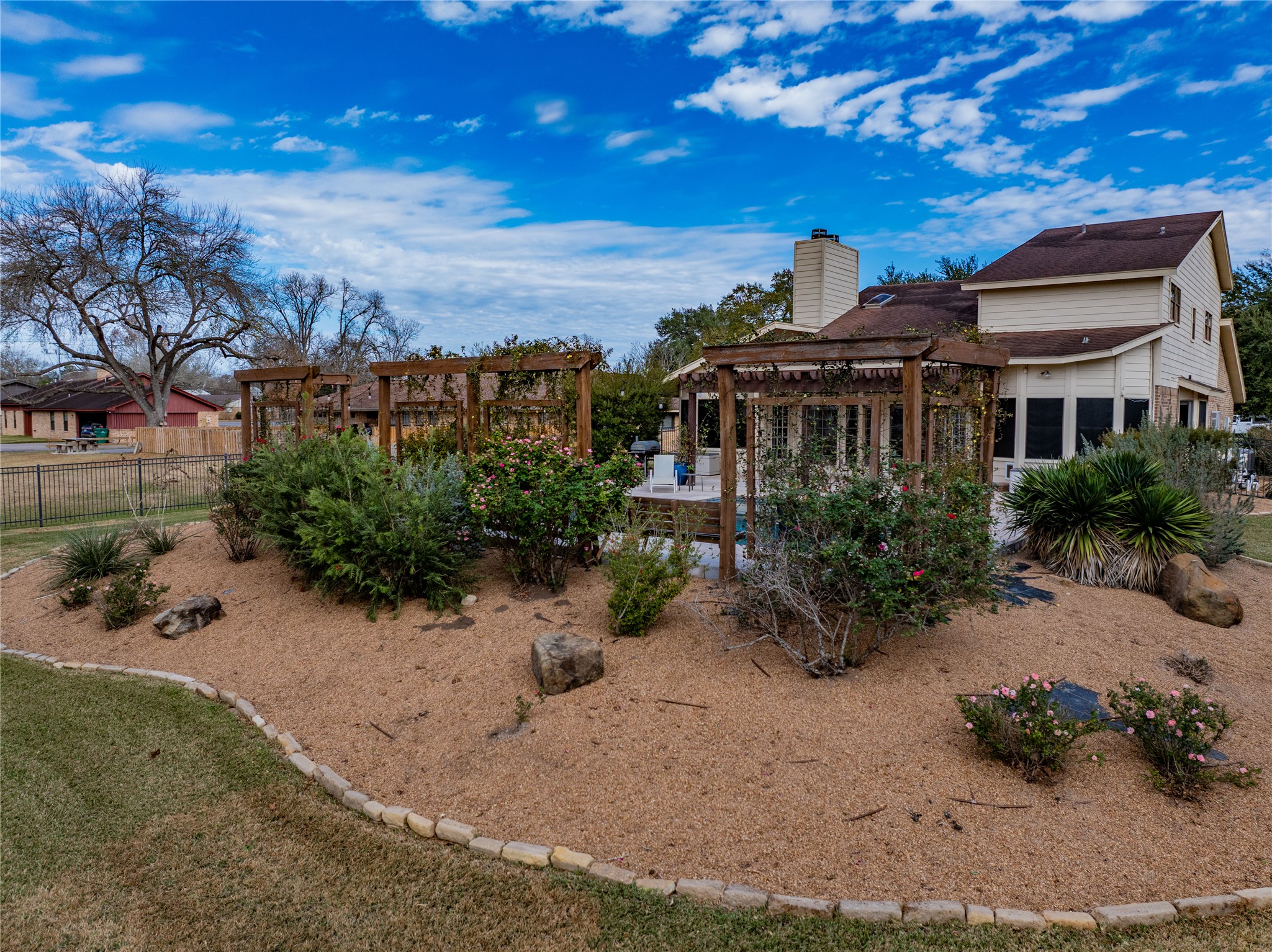 main property photo 25