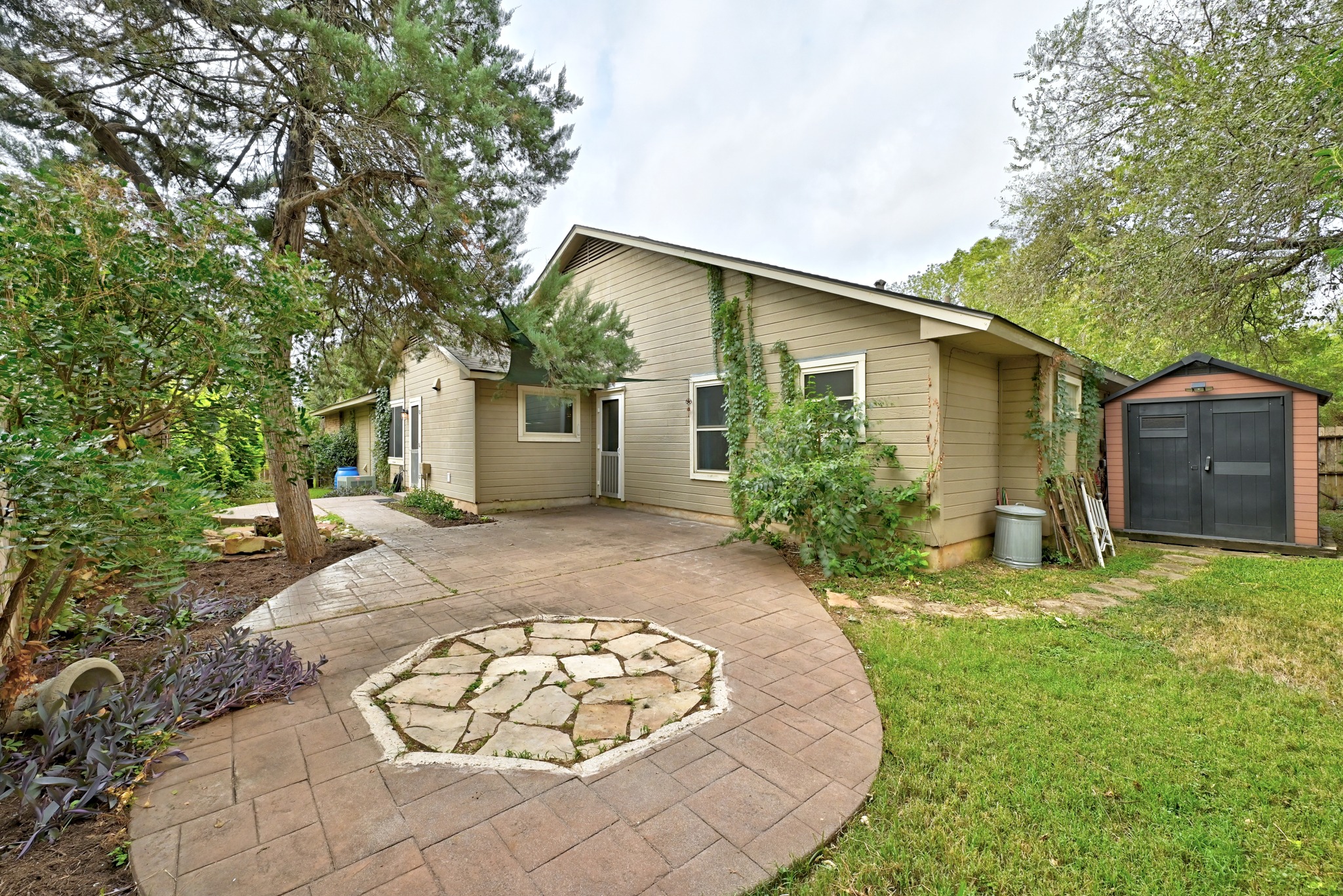 main property photo 30