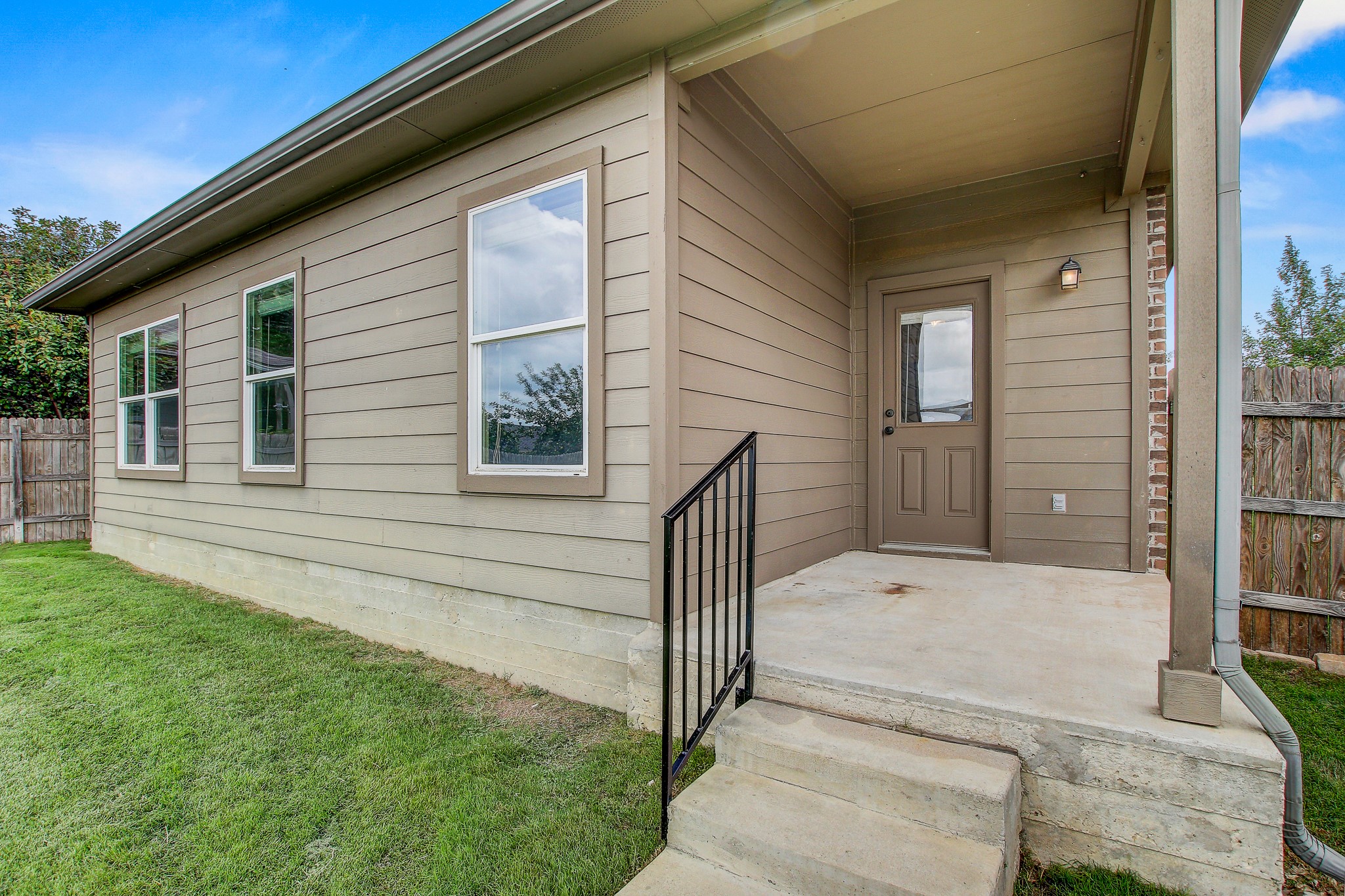 main property photo 33