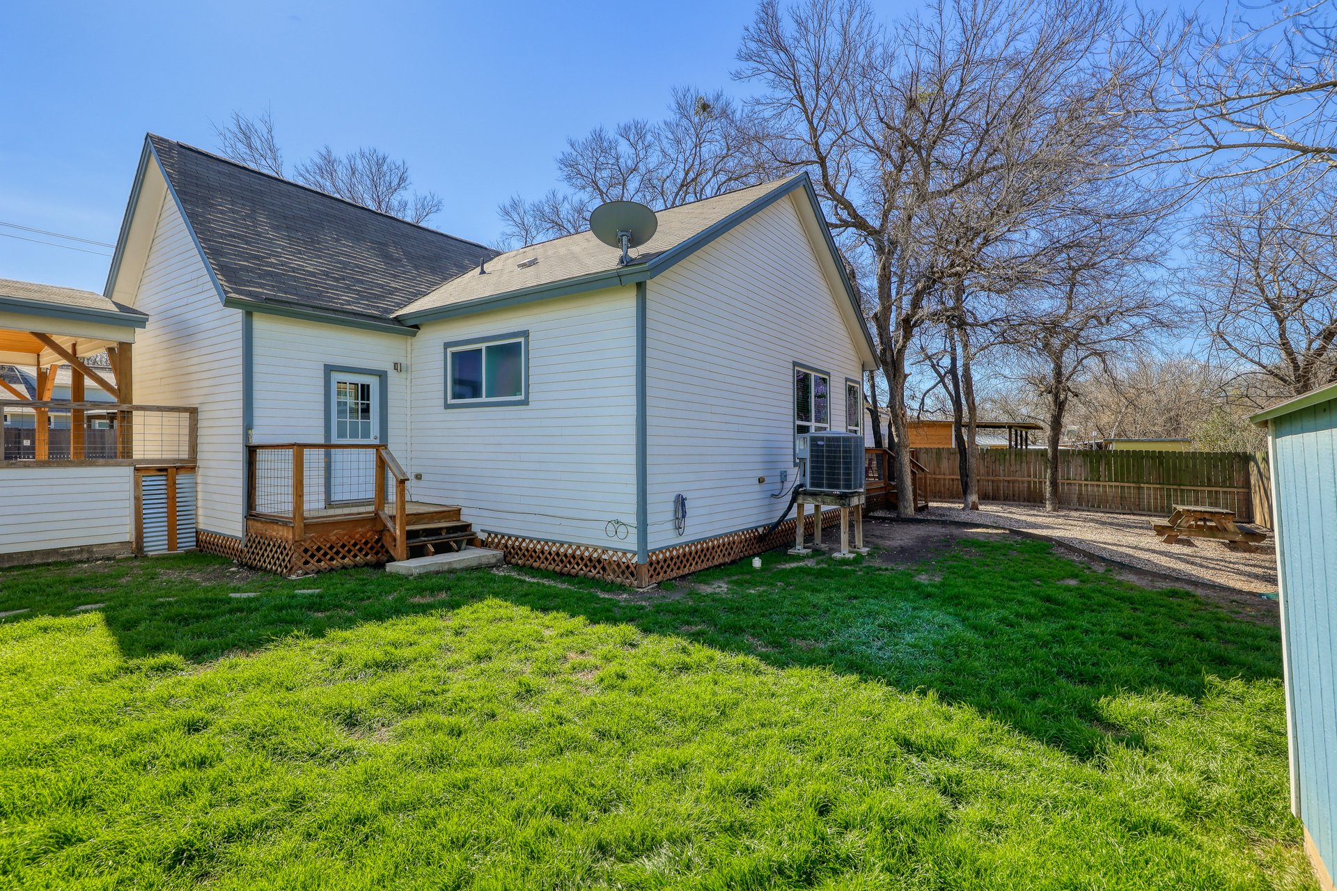 main property photo 23