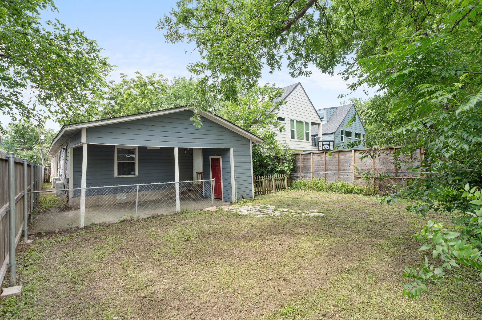 main property photo 18