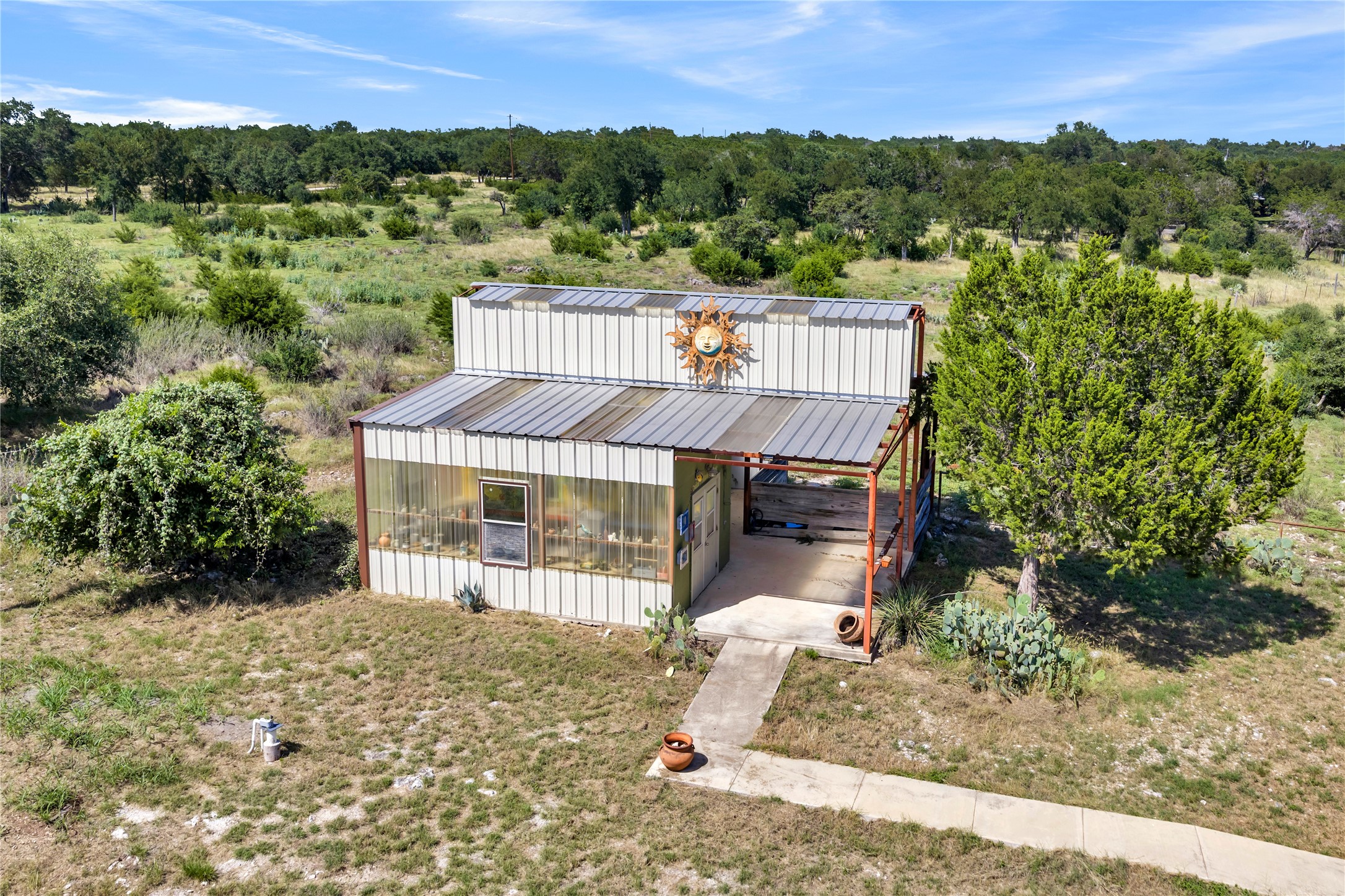 main property photo 28