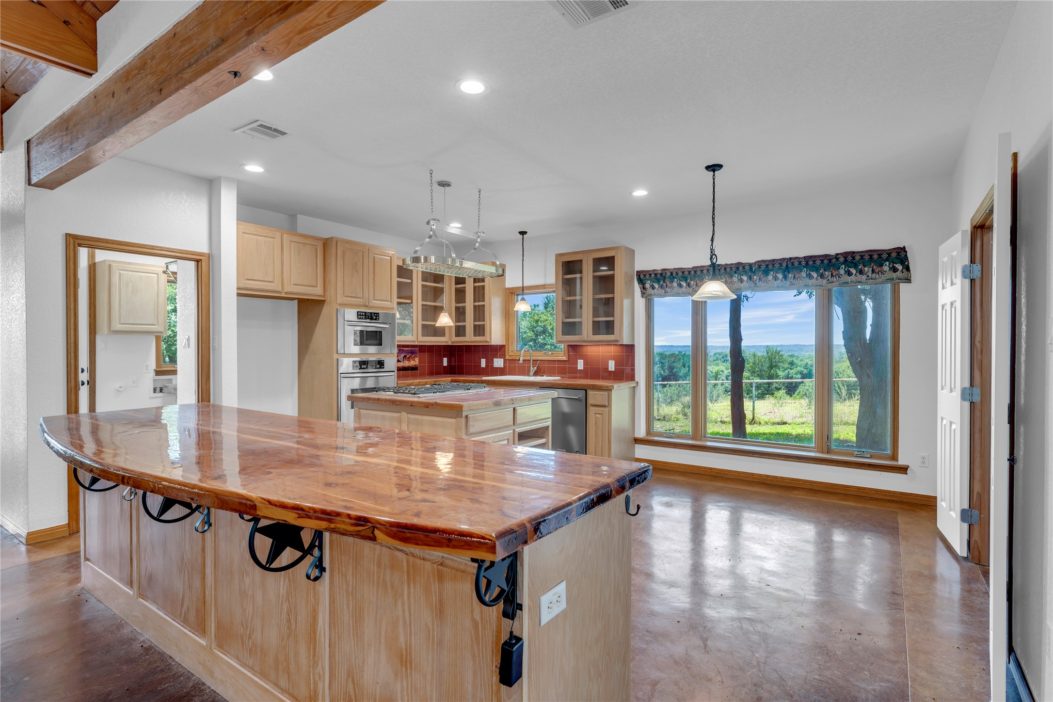 main property photo 7
