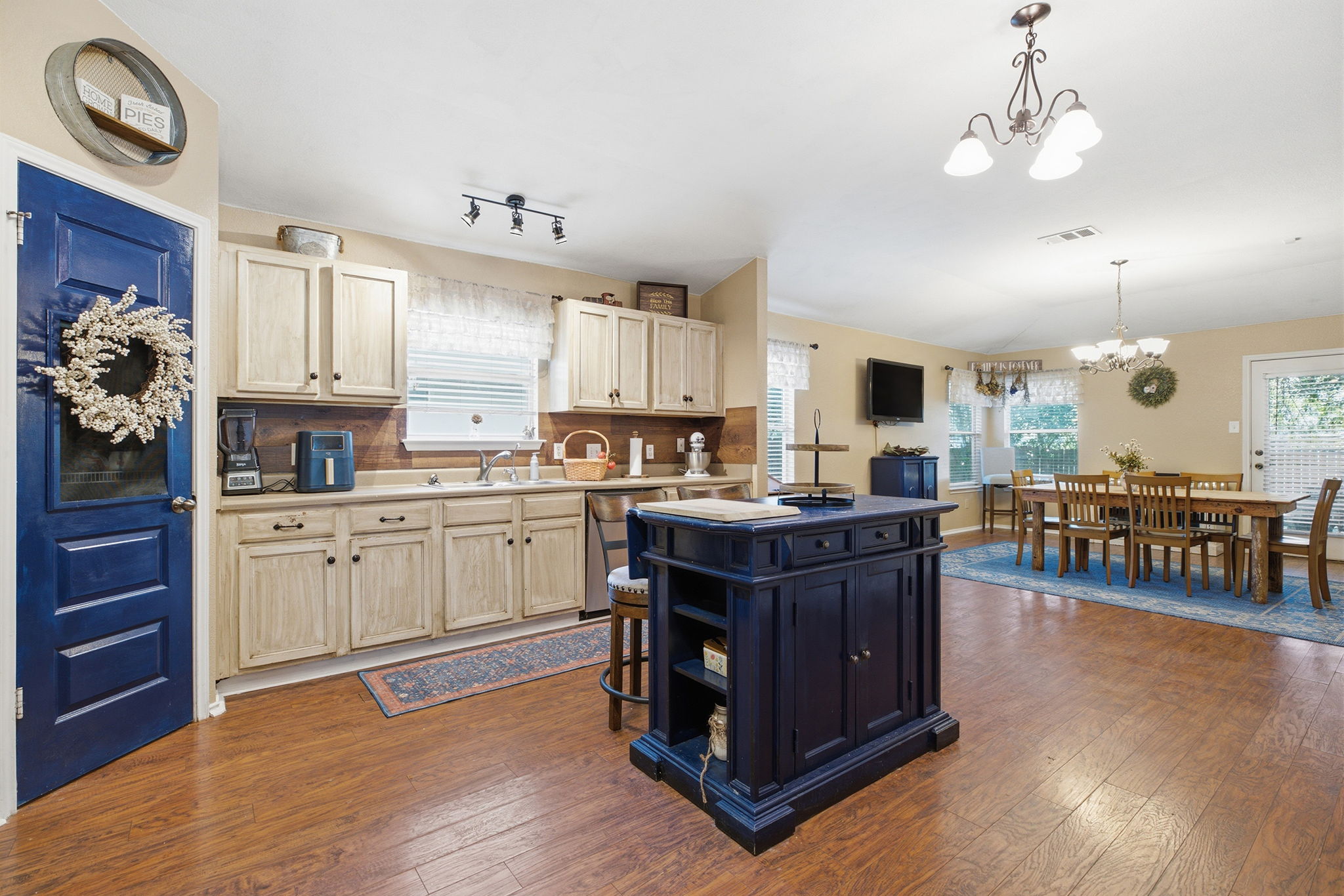 main property photo 2
