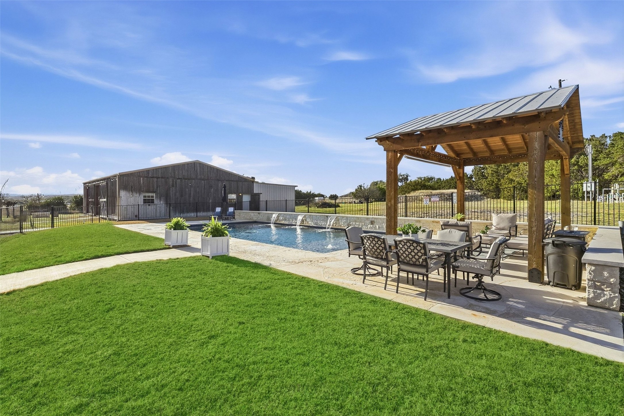 main property photo 25