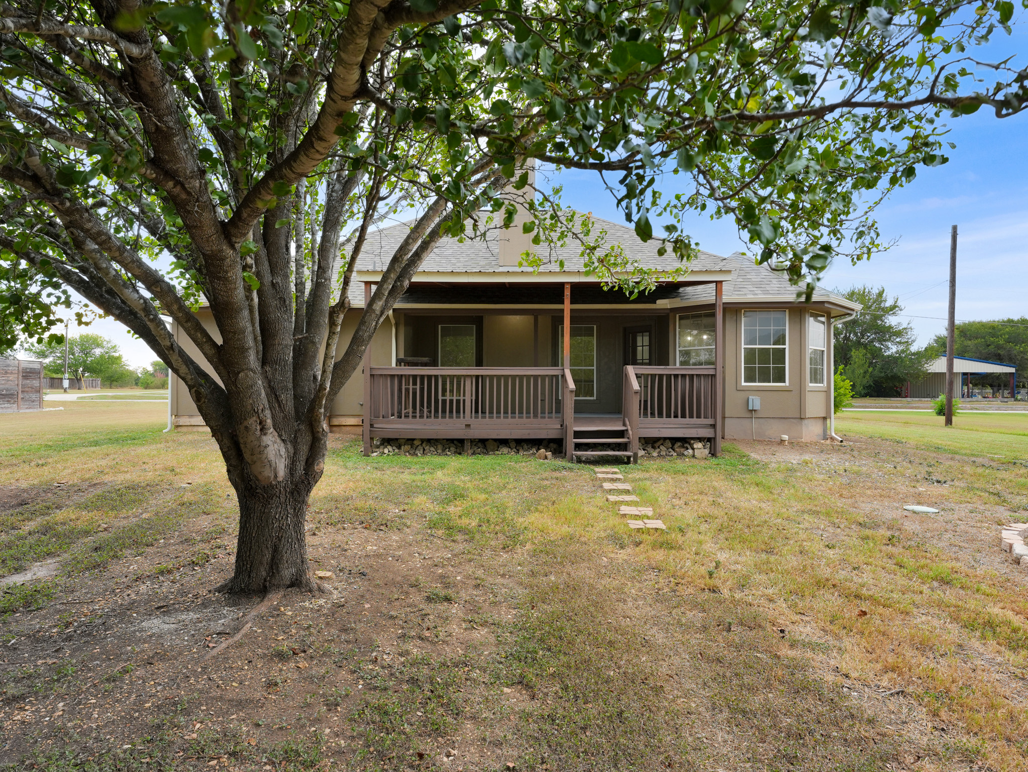 main property photo 28