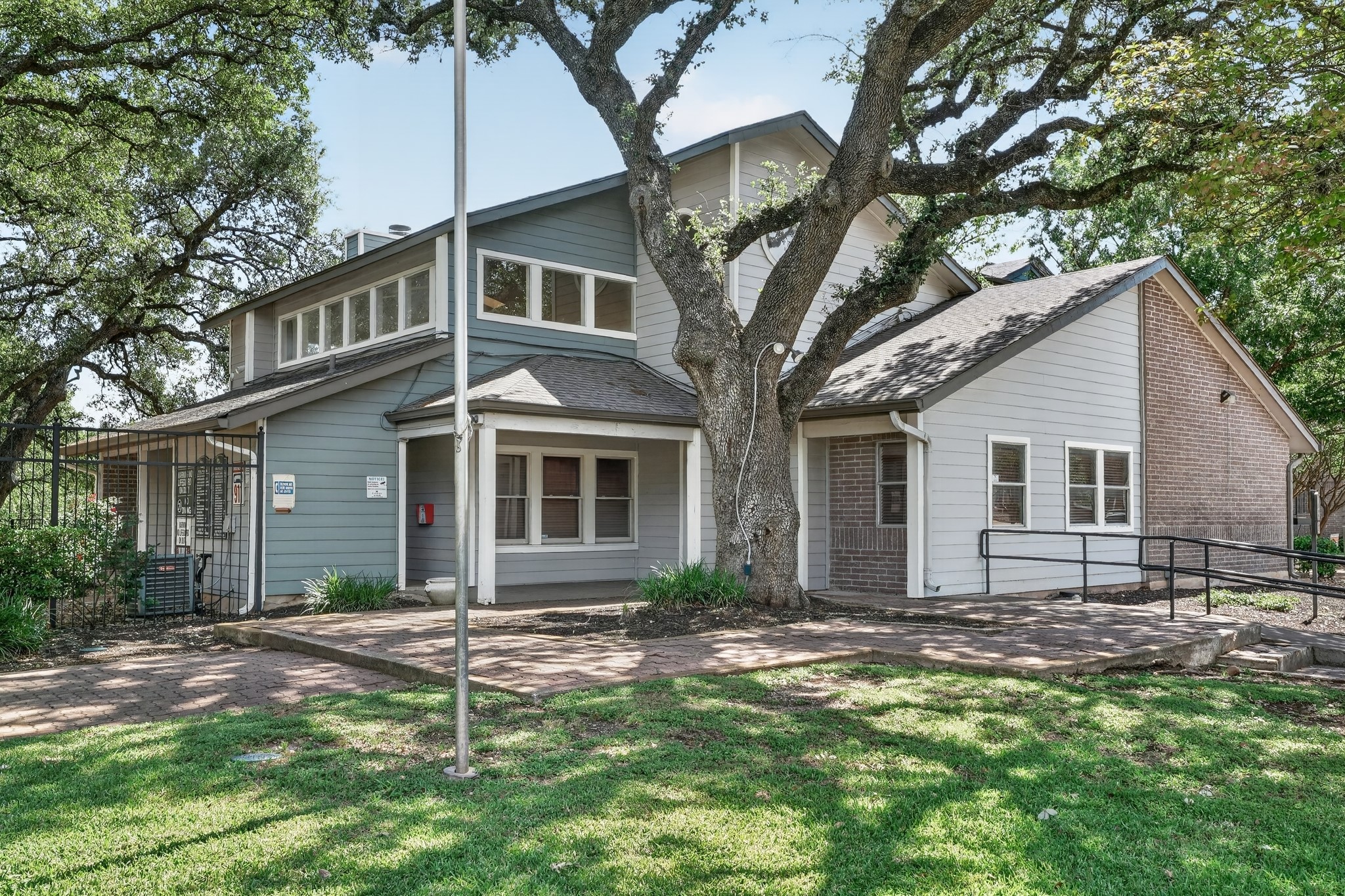 main property photo 13