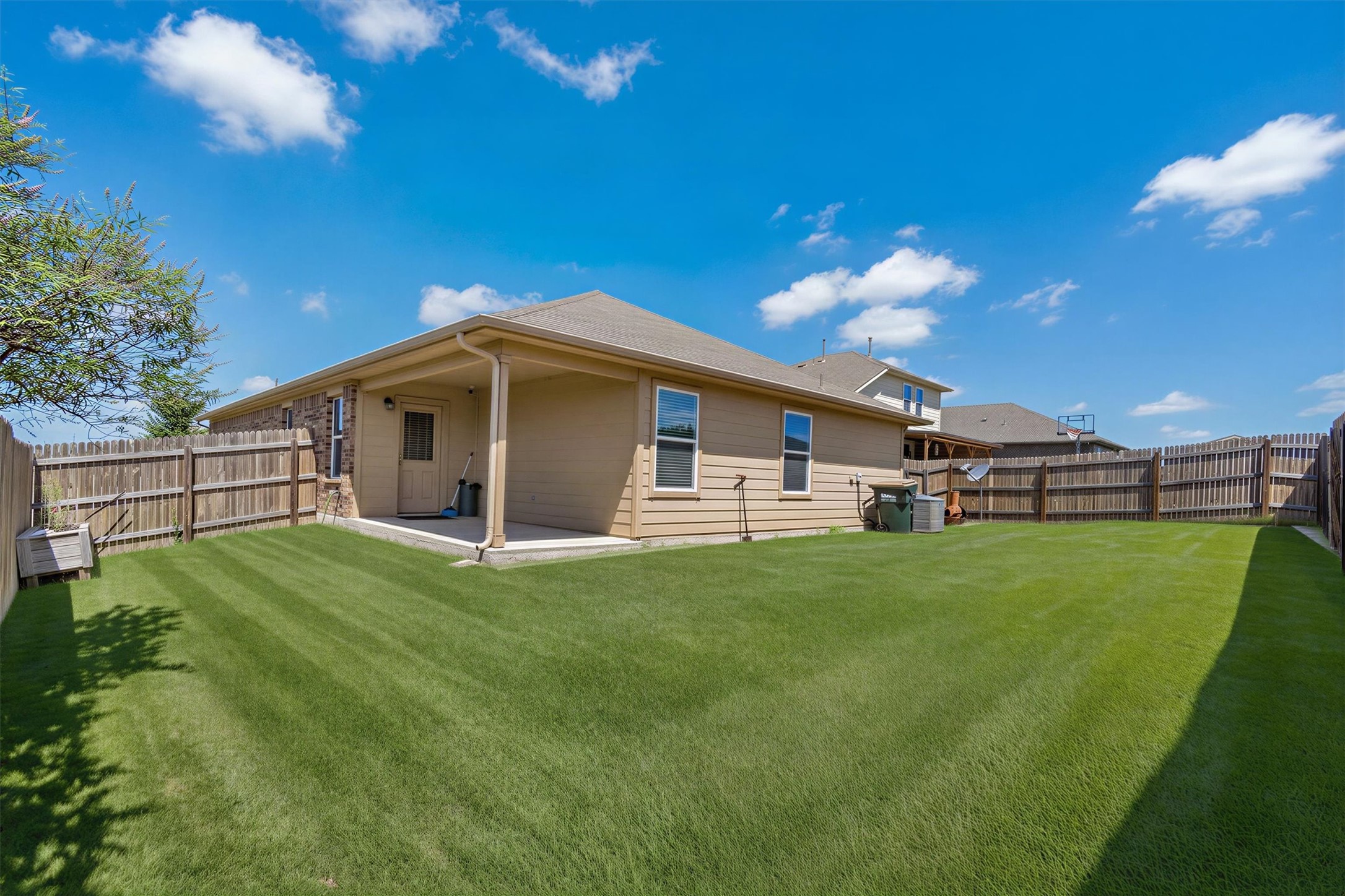 main property photo 23