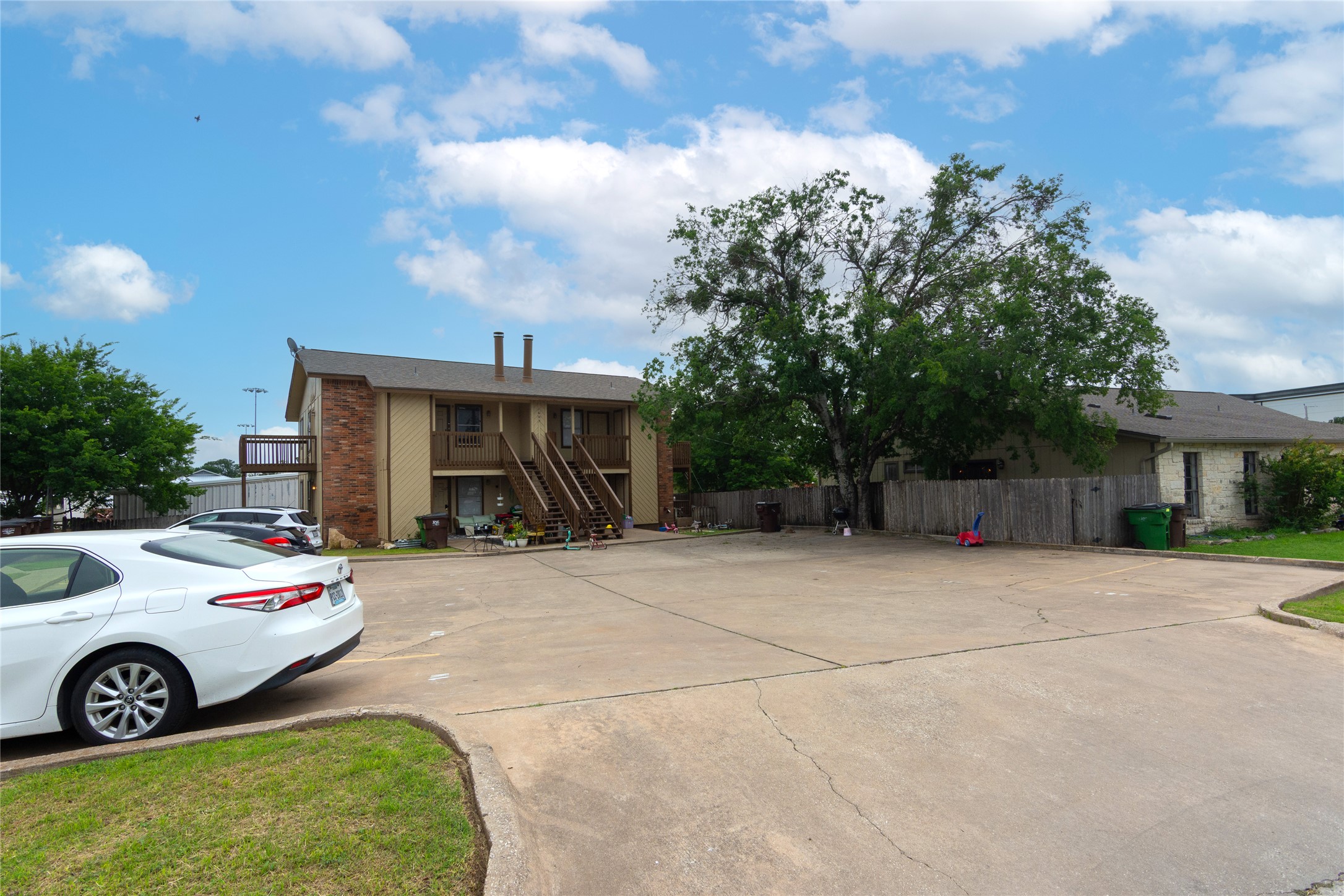 main property photo 13