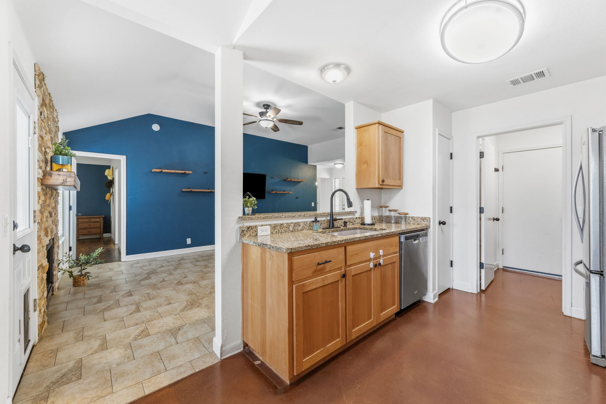 main property photo 13