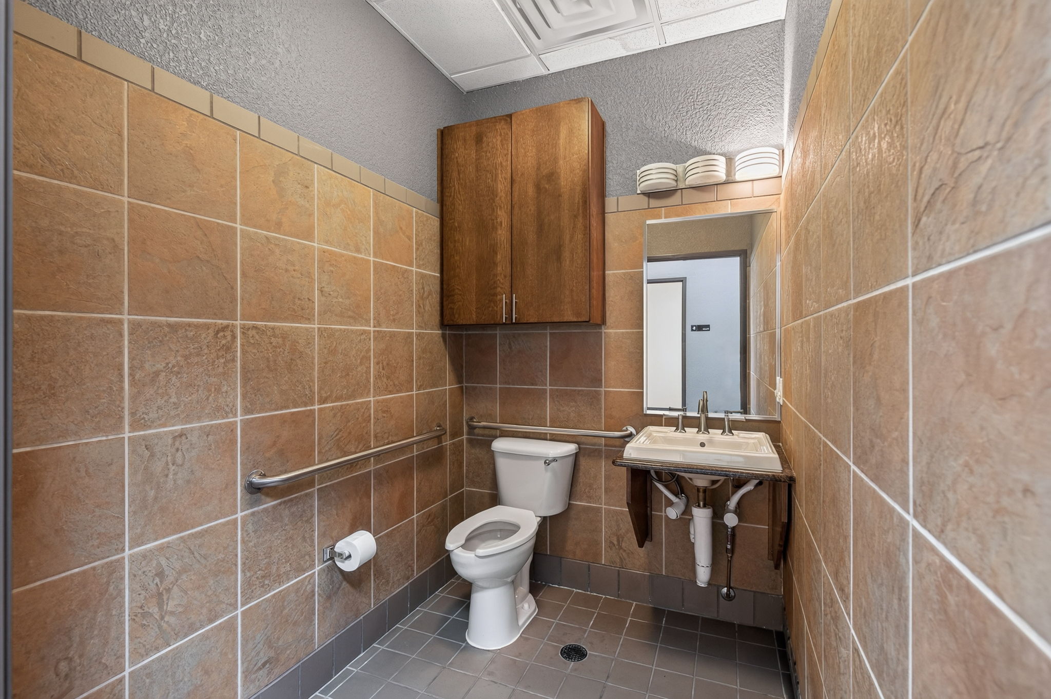 main property photo 25