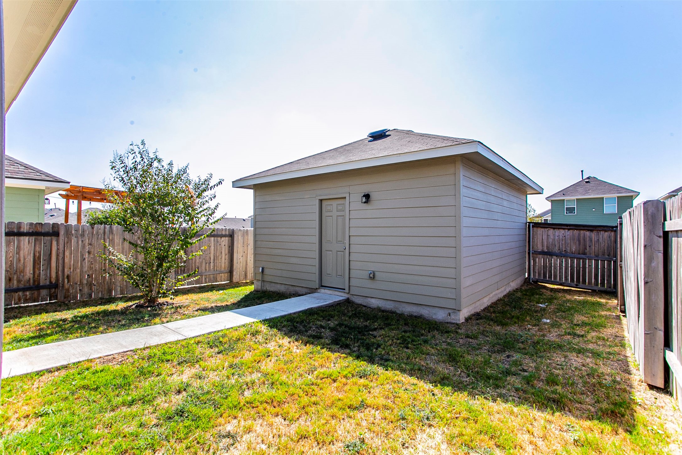 main property photo 22