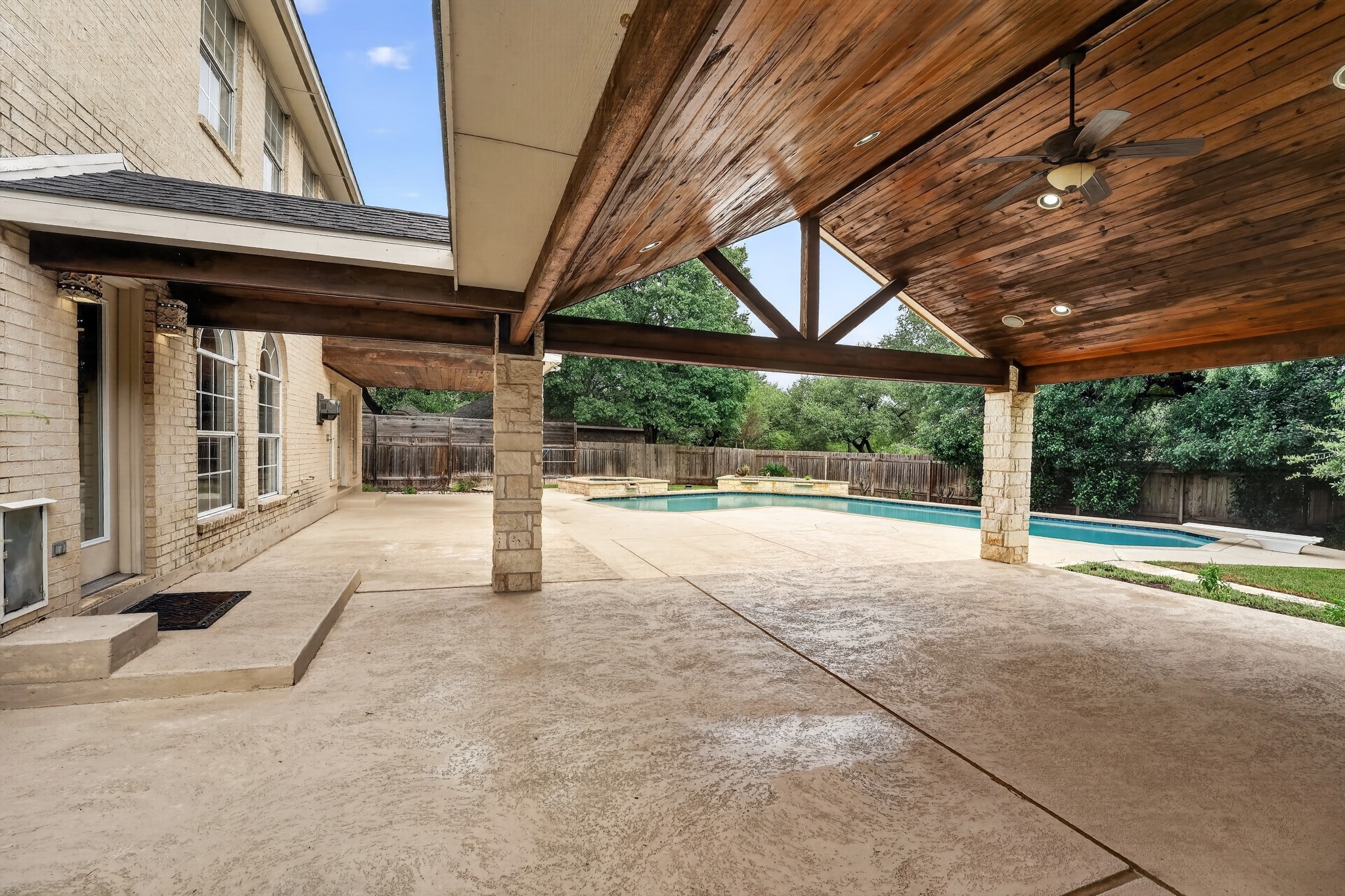 main property photo 20