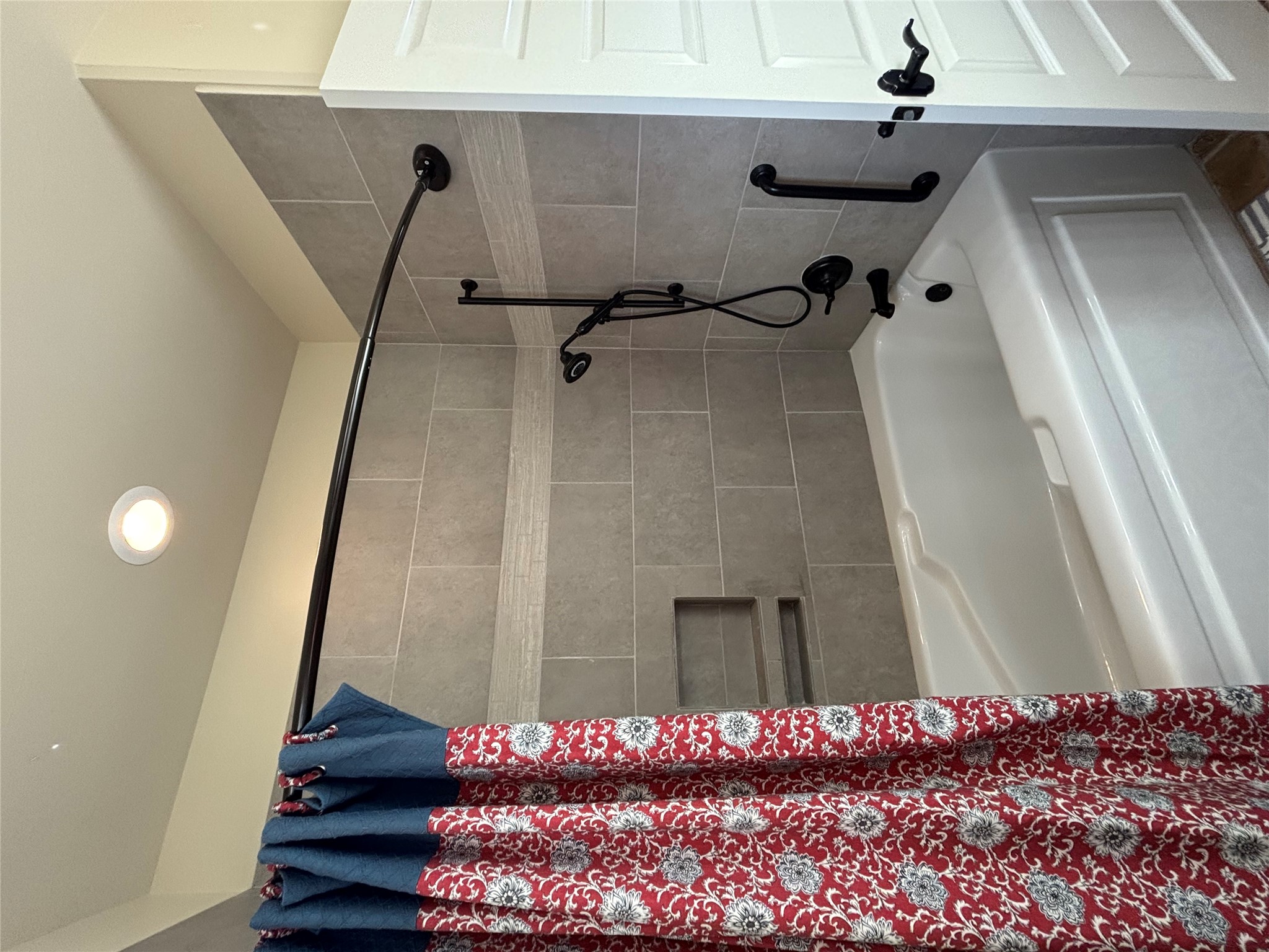 main property photo 26