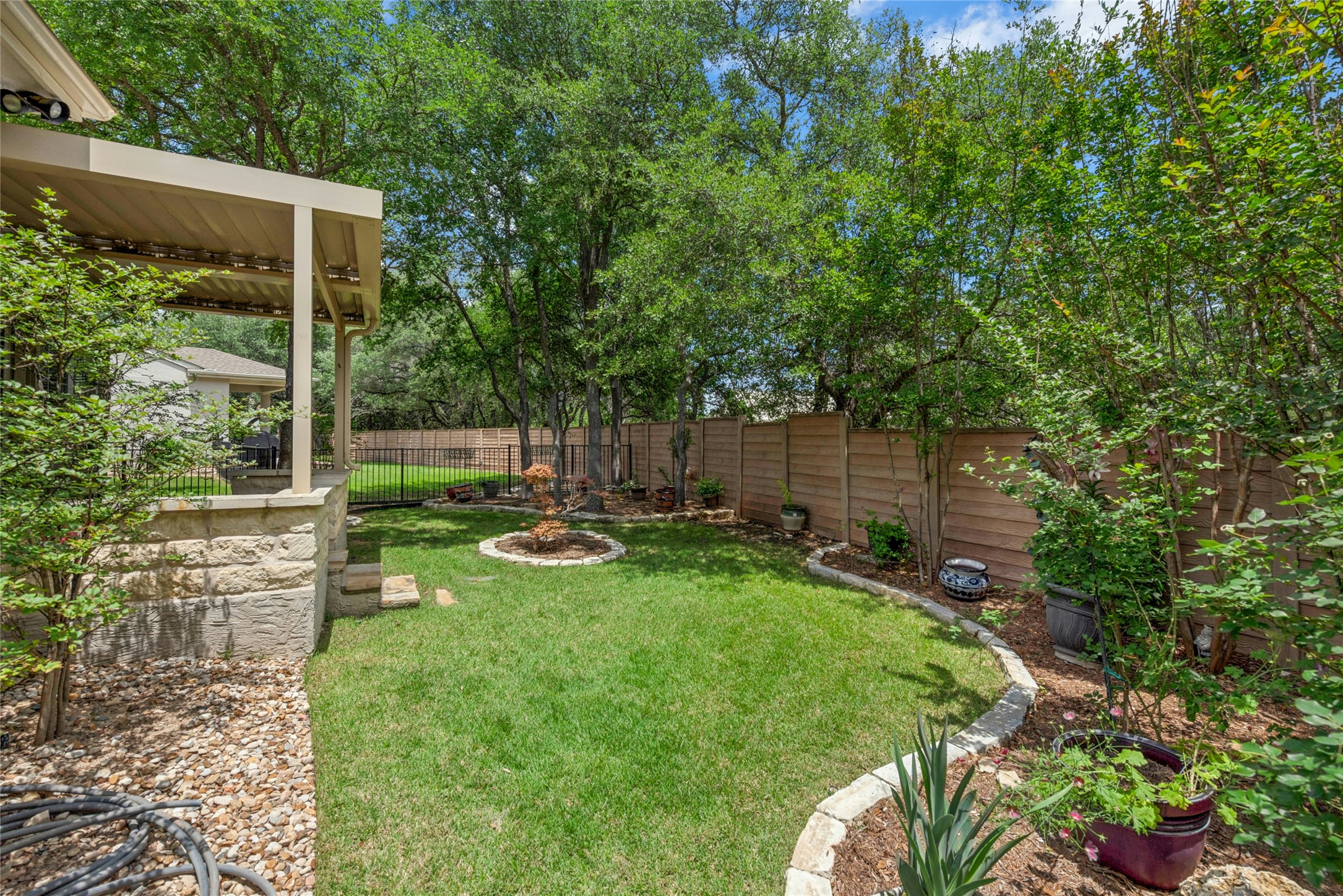 main property photo 28