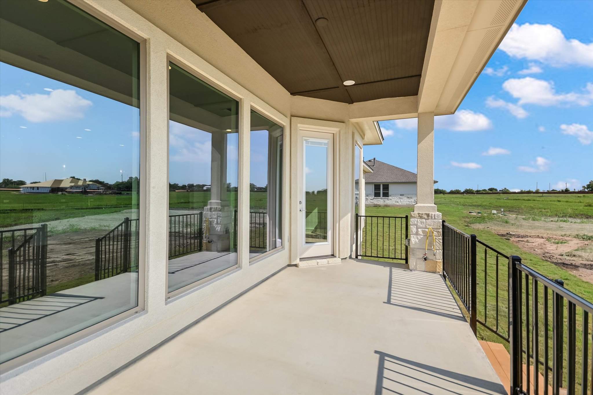 main property photo 25