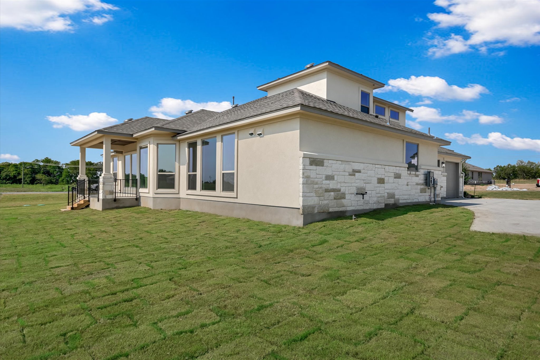 main property photo 28