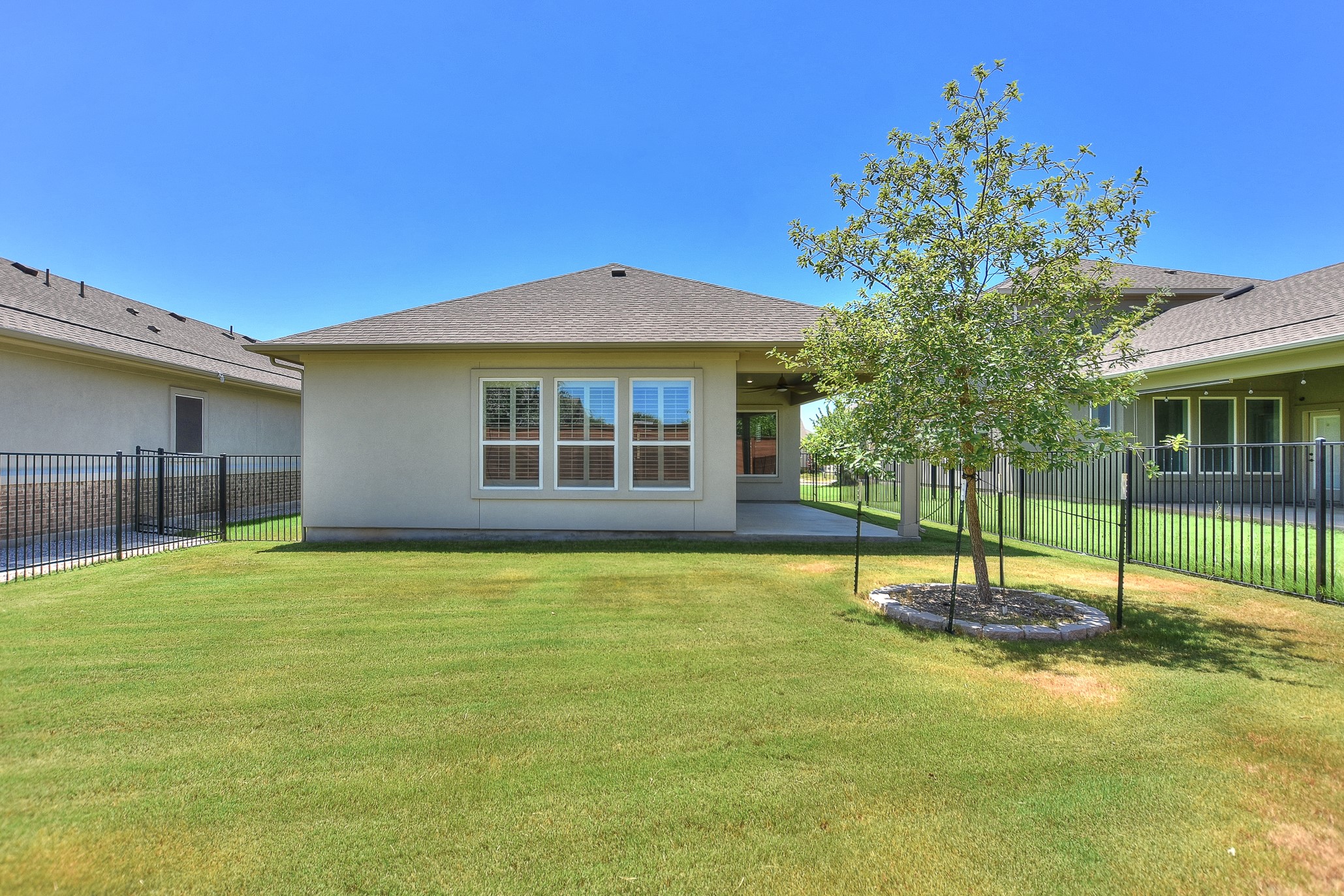 main property photo 30