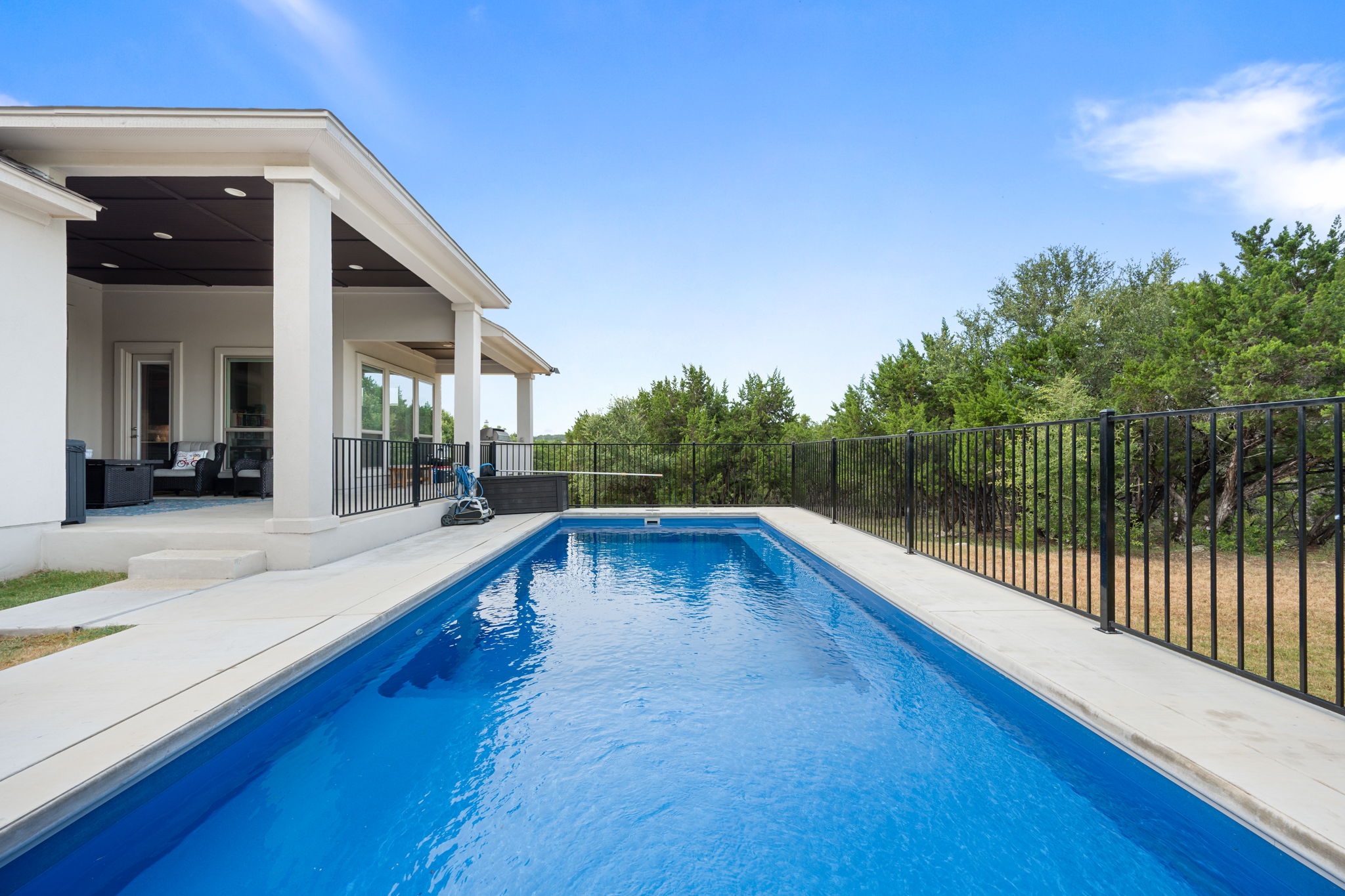 main property photo 28