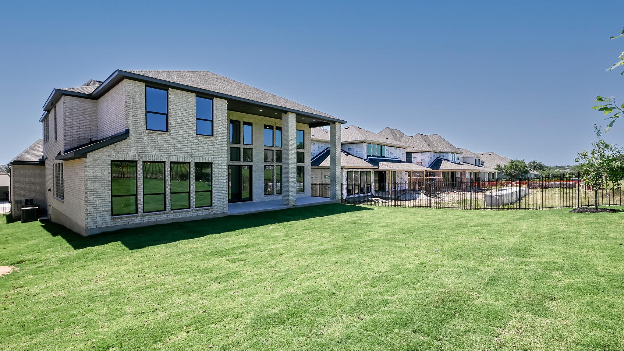 main property photo 25