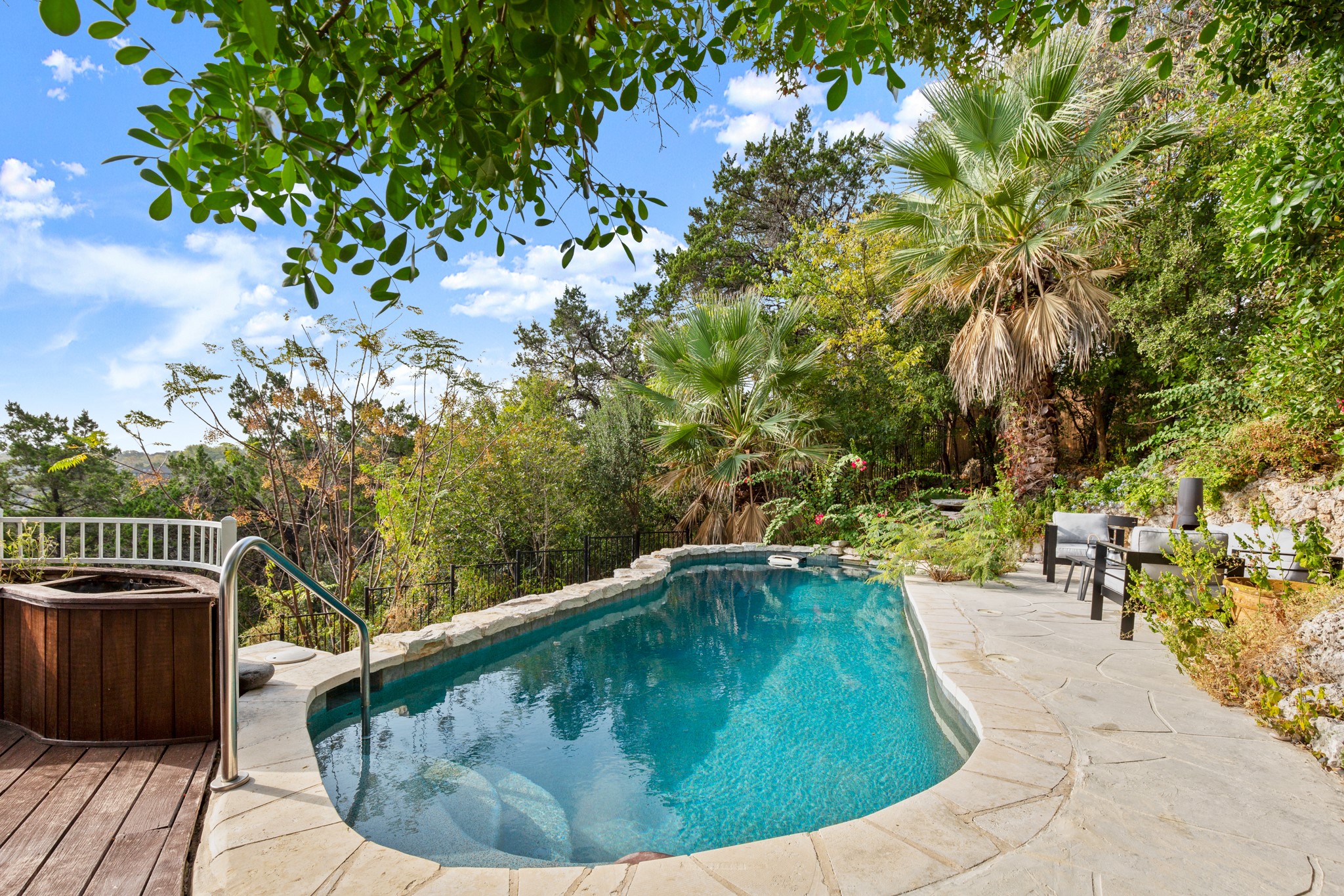 main property photo 28
