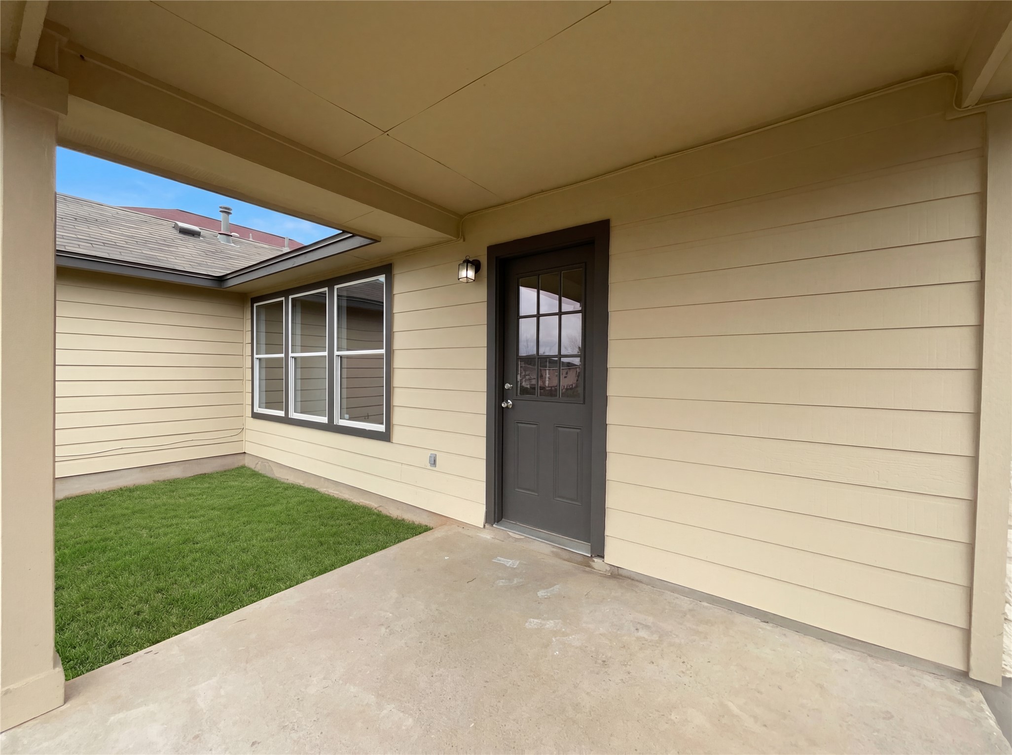 main property photo 37