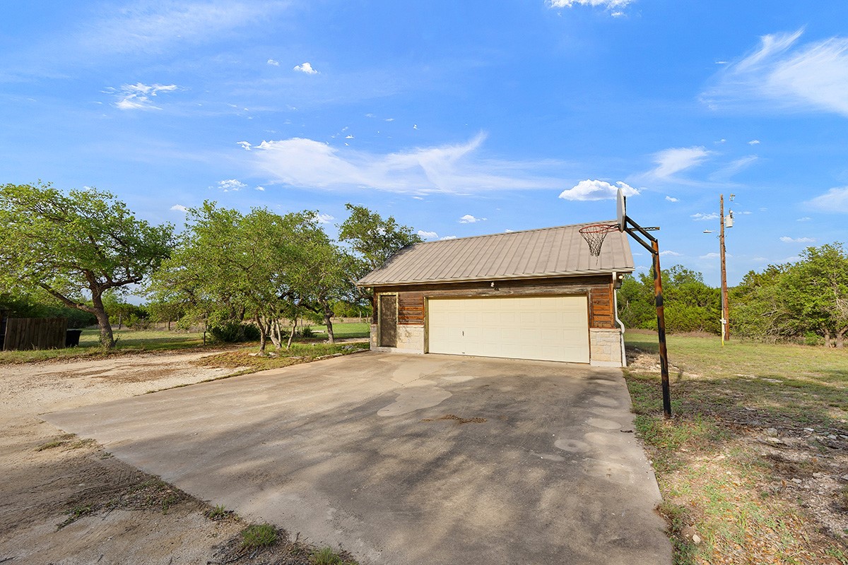 main property photo 31