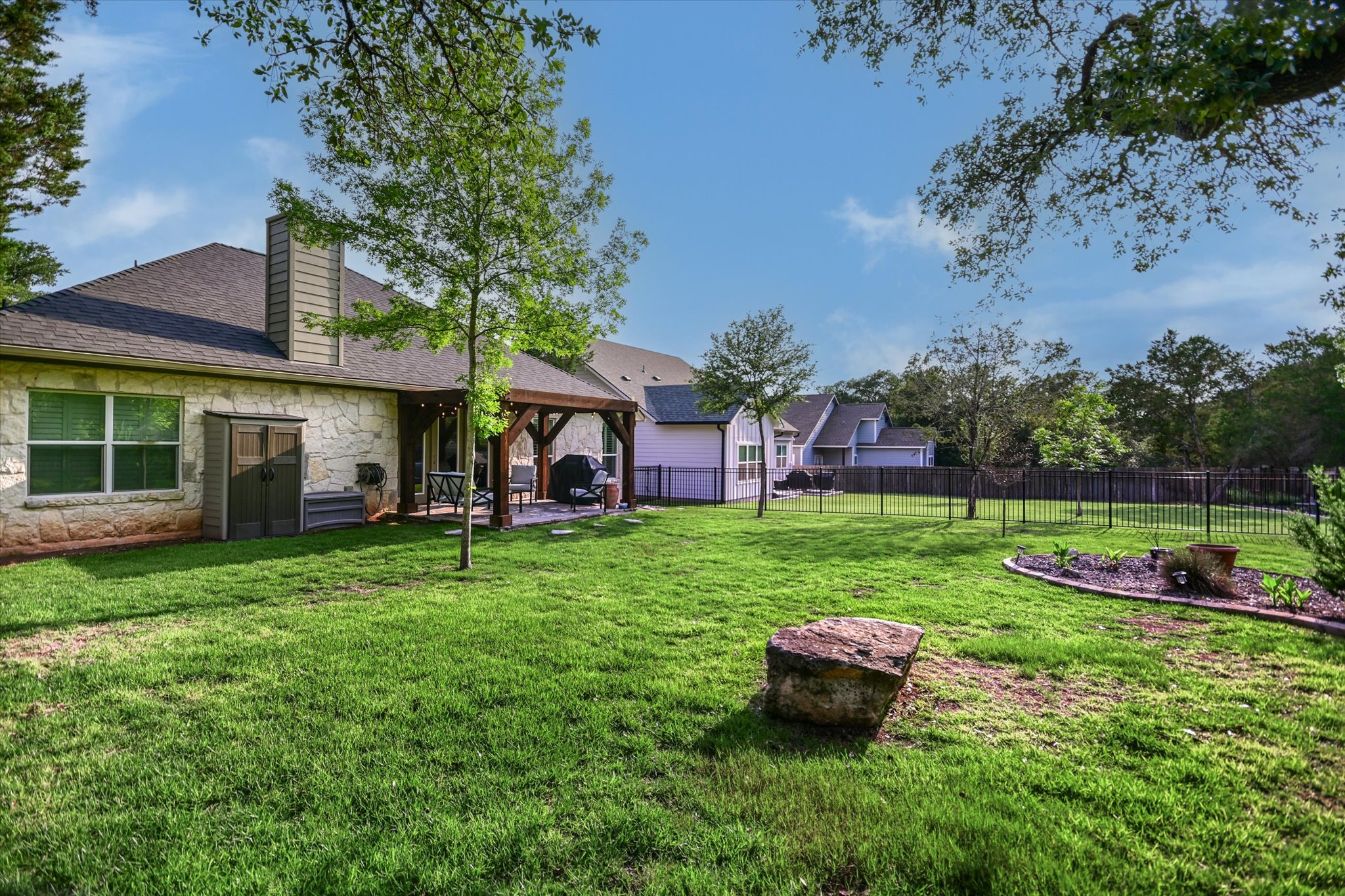 main property photo 16