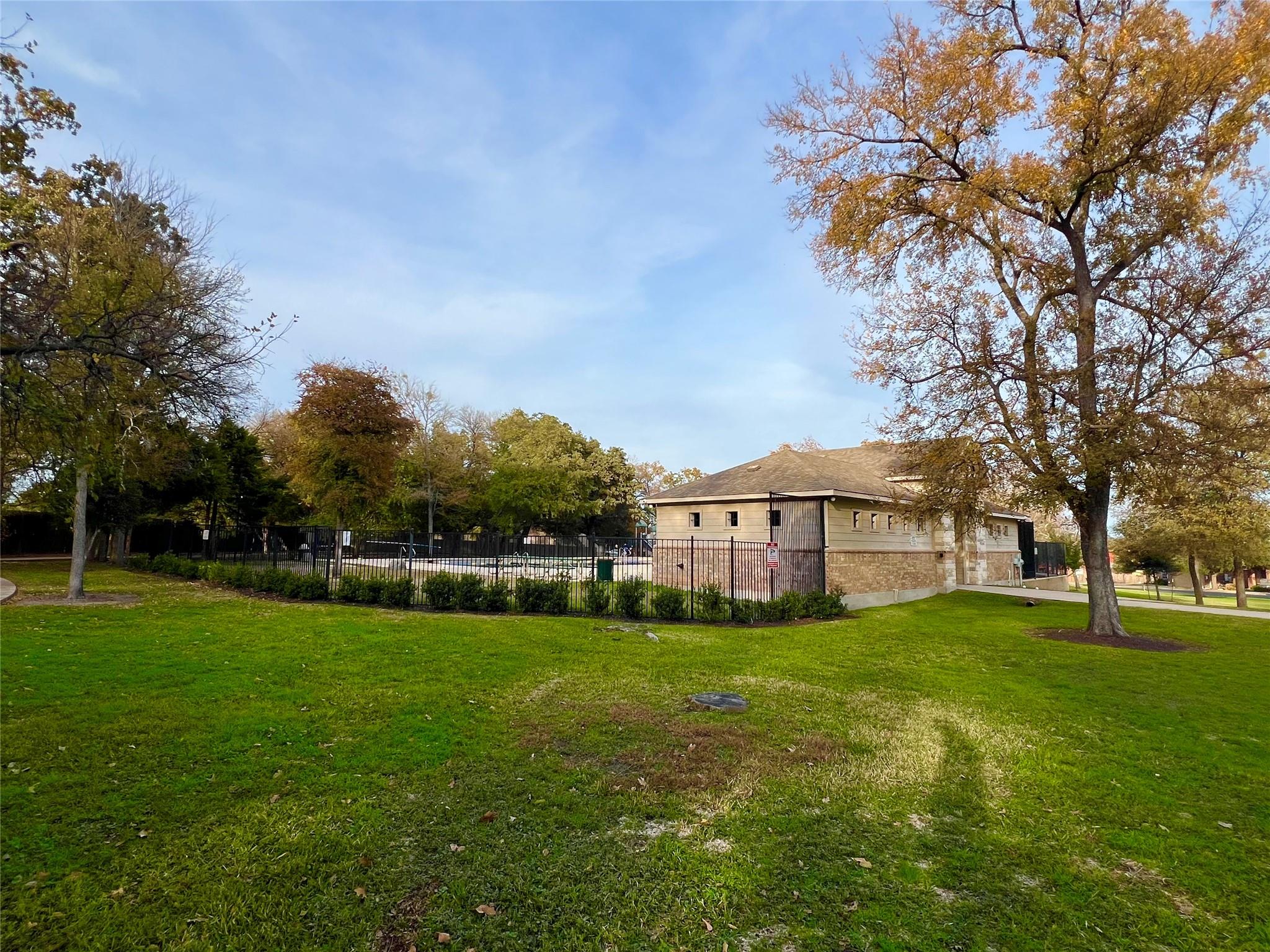 main property photo 14