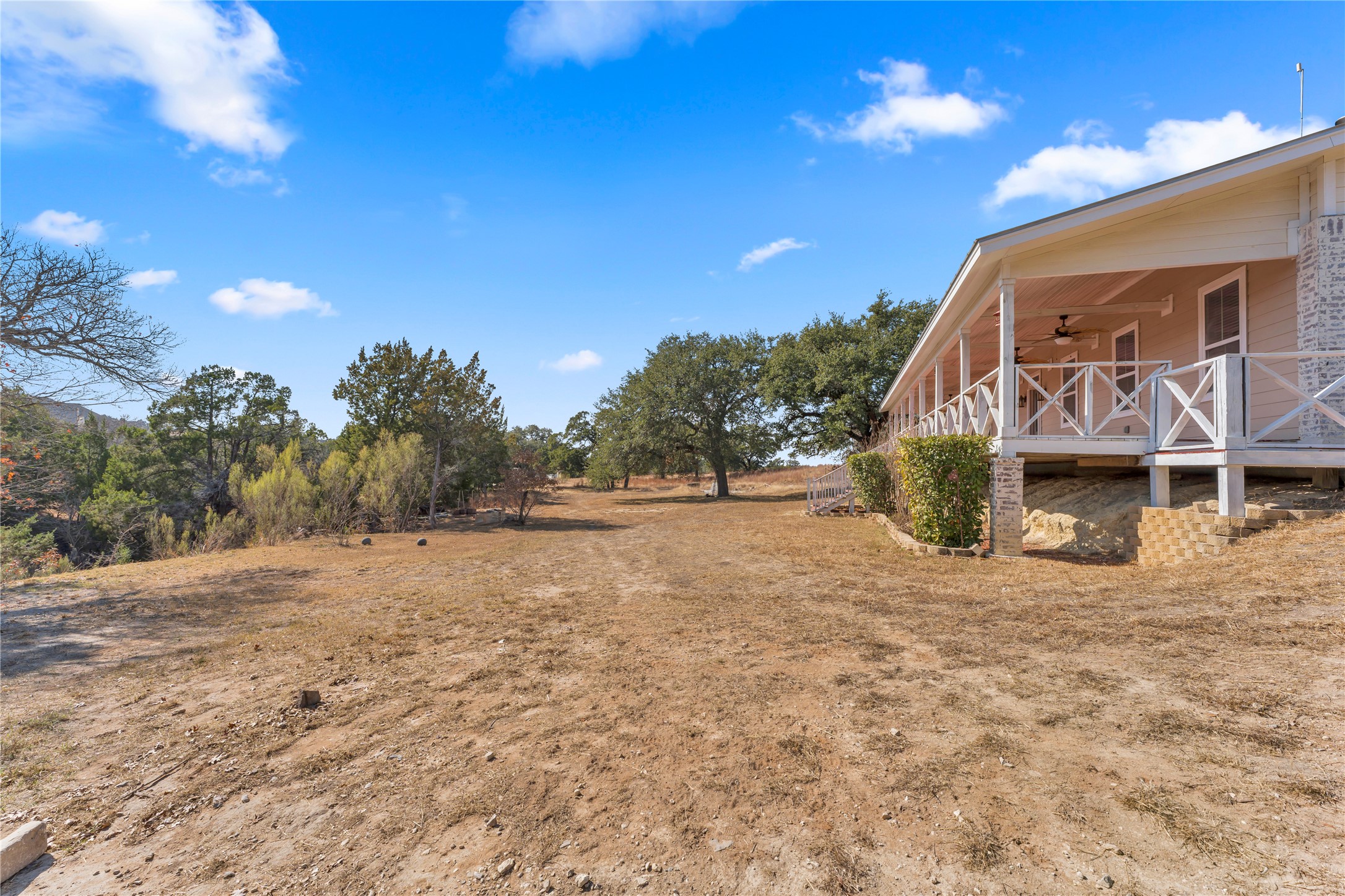 main property photo 28