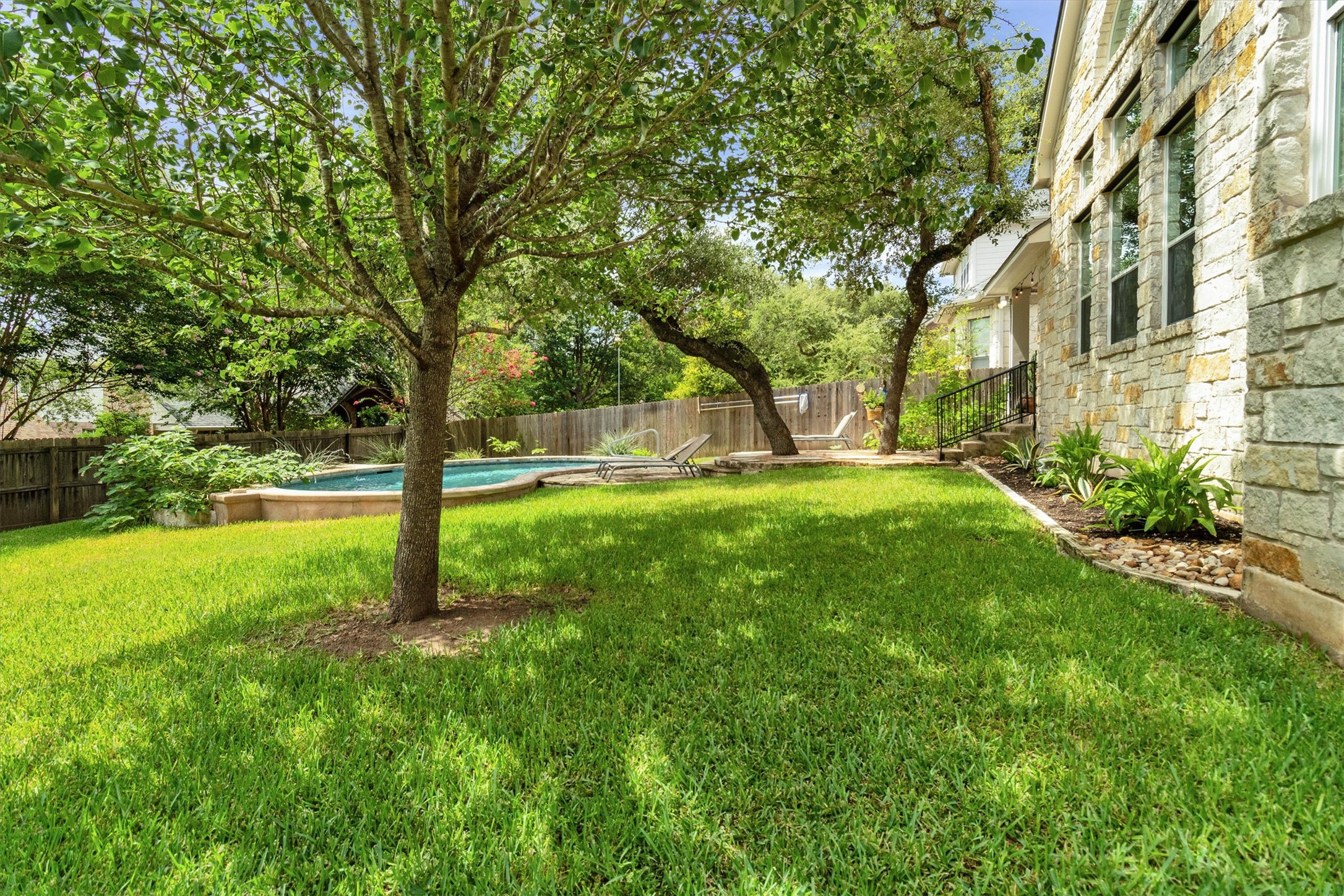 main property photo 38