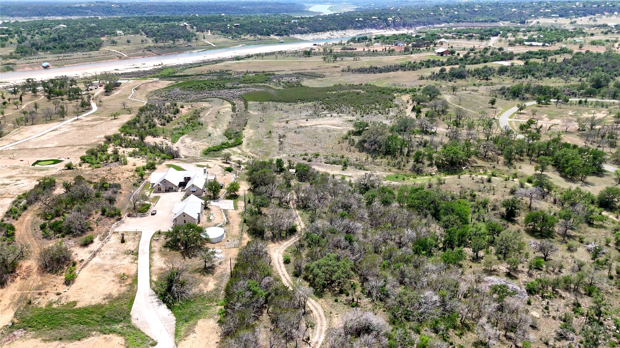 main property photo 10
