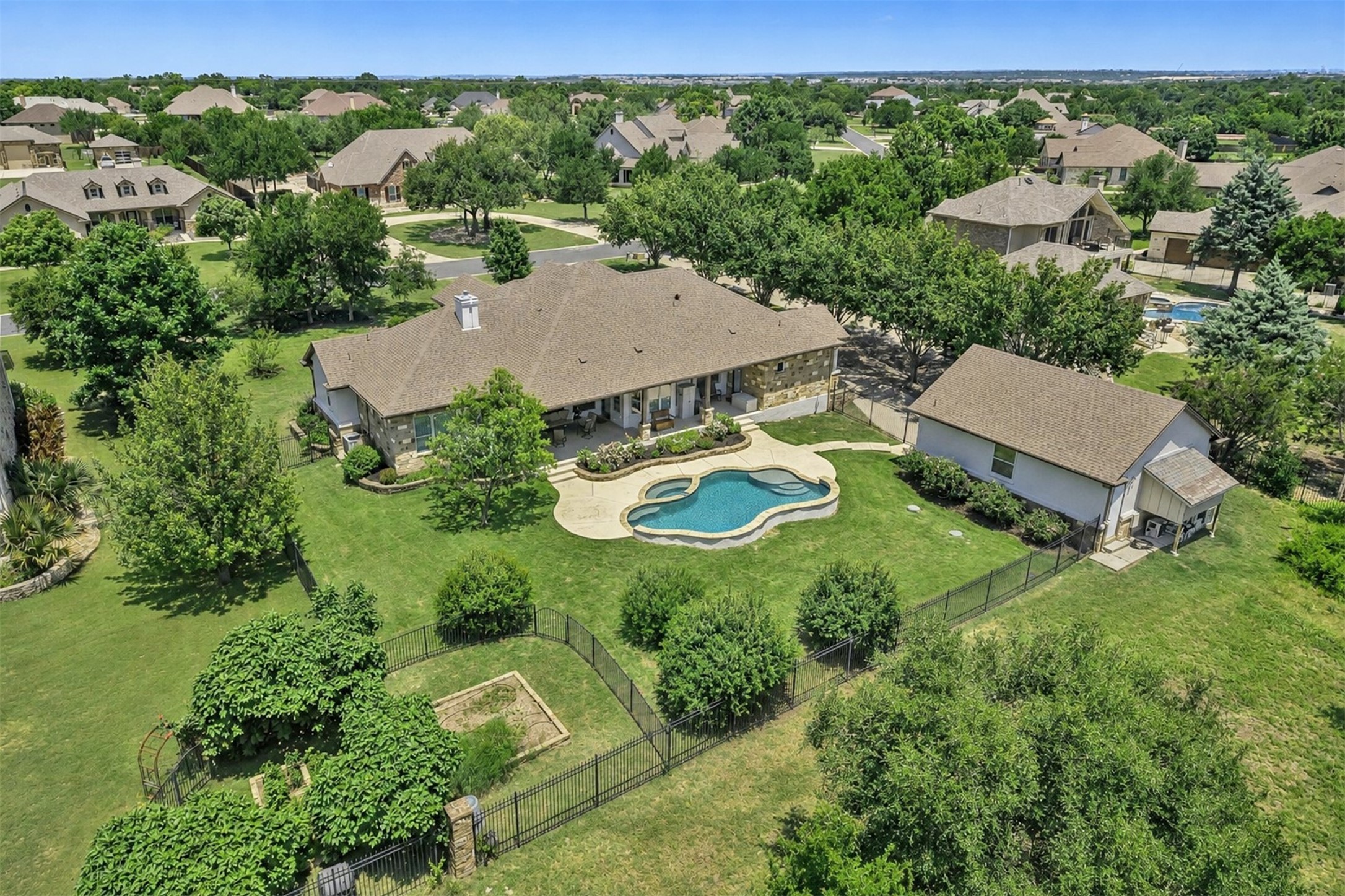 main property photo 37