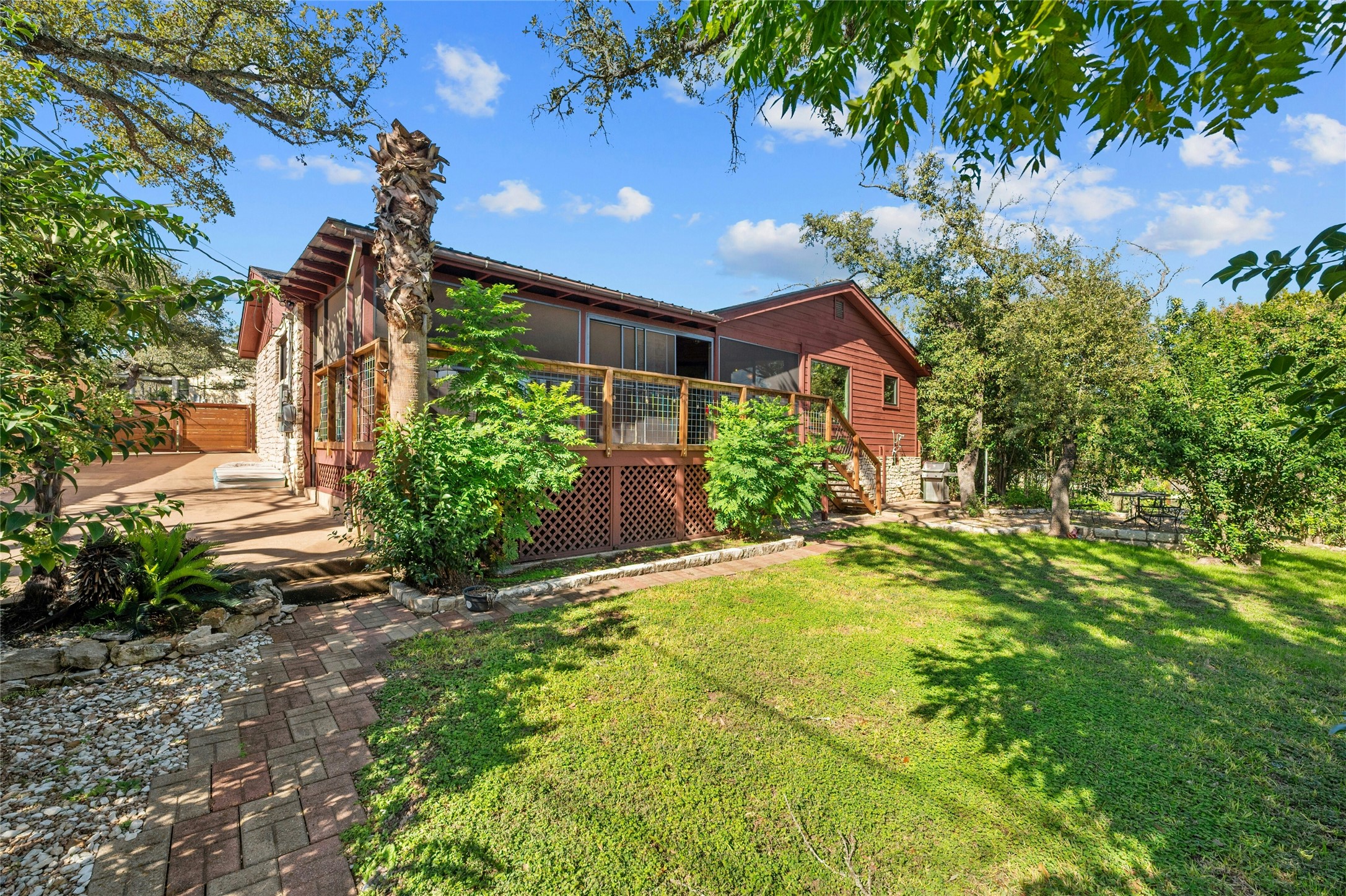 main property photo 32